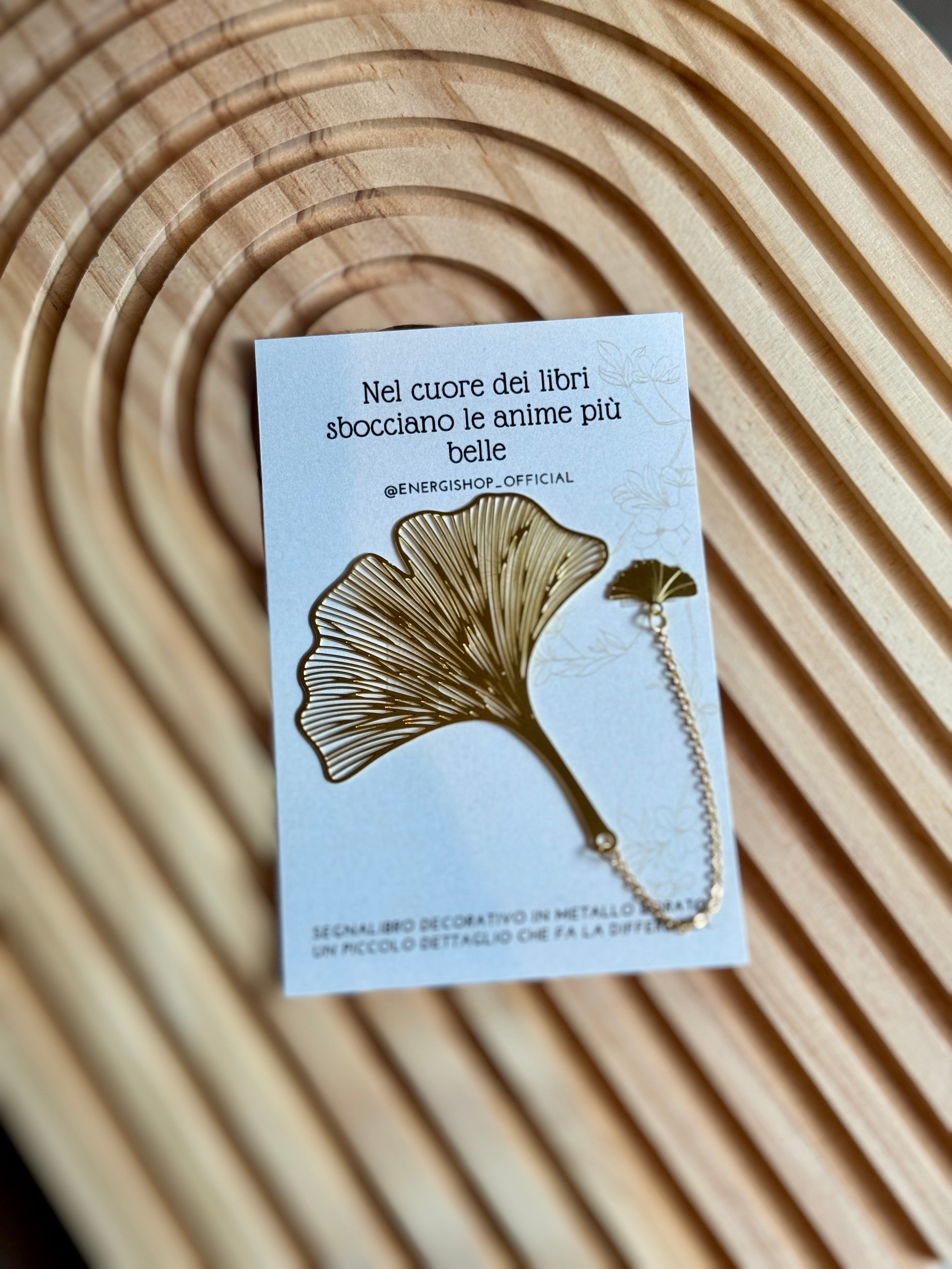 Segnalibro in Metallo Dorato – Per anime che sbocciano tra le pagine