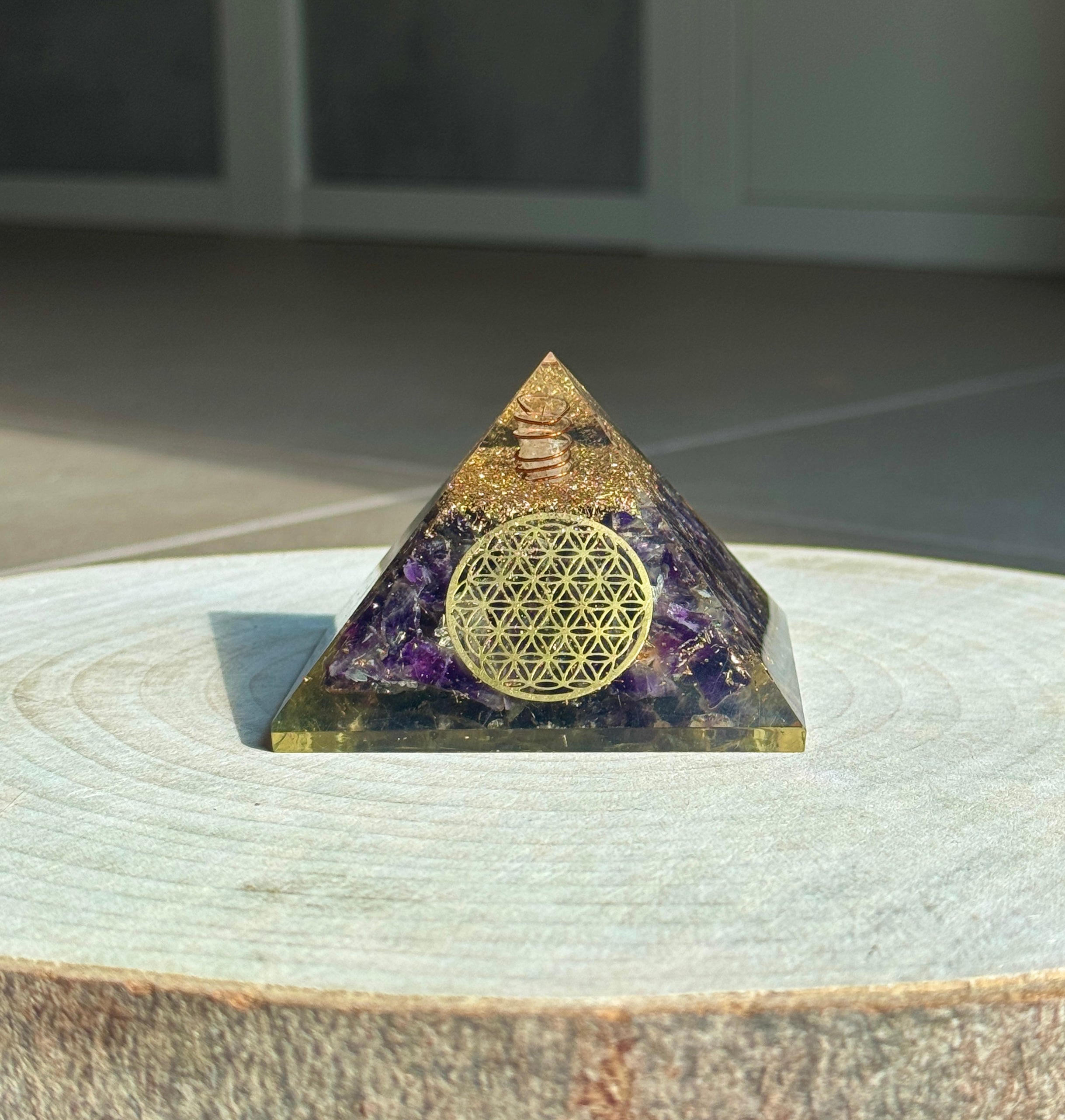 Piramide con Ametista – Chakra della Corona