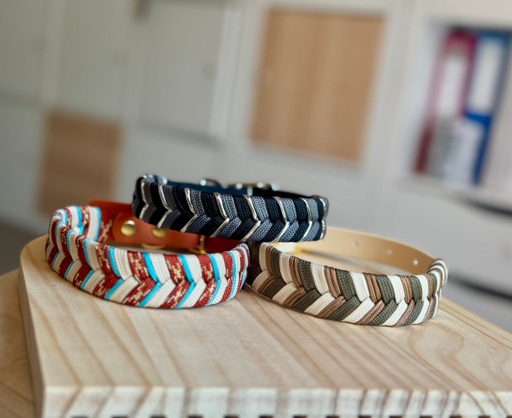 Collare per cani intrecciato regolabile (32–42 cm)