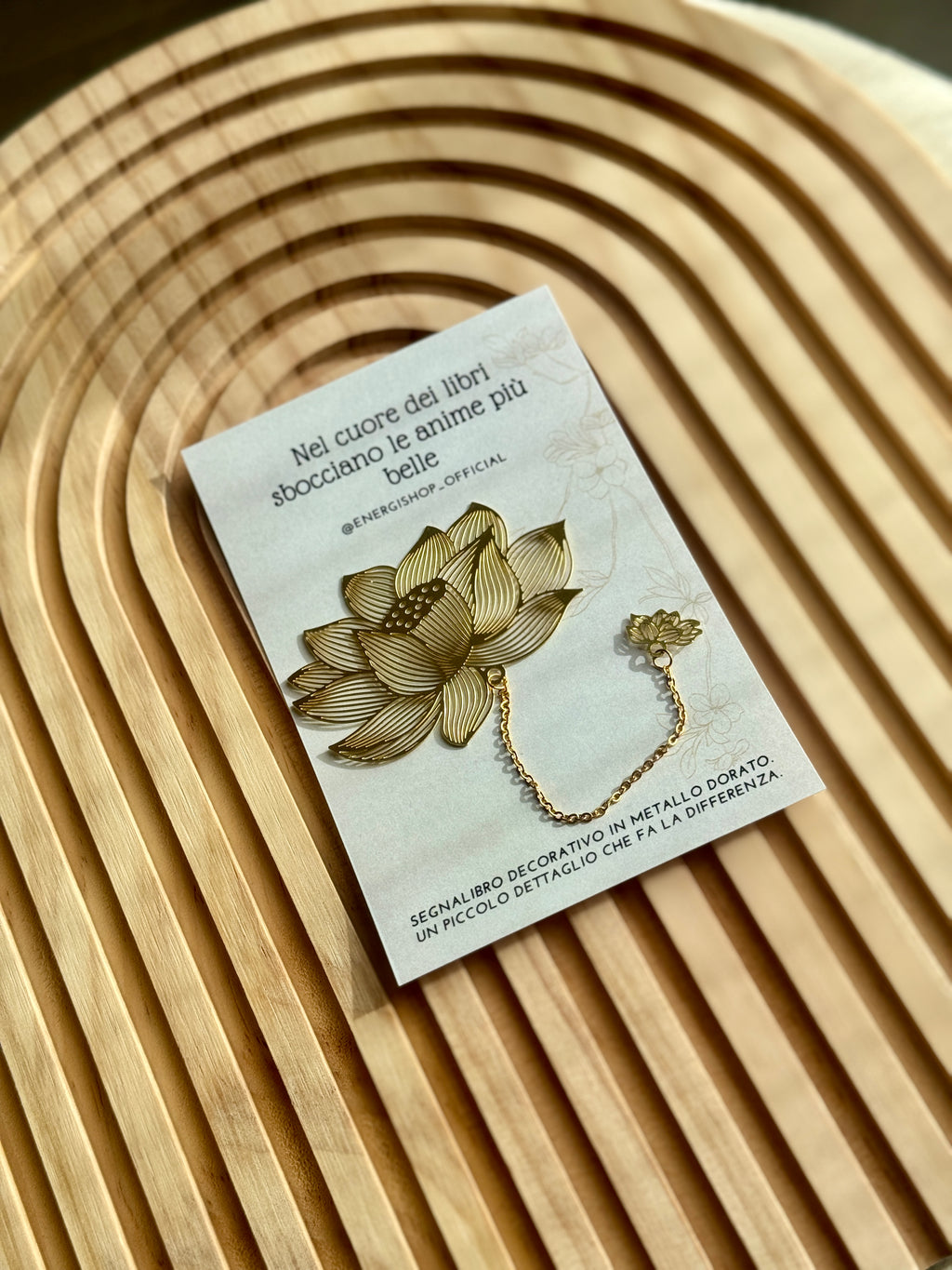 Segnalibro in Metallo Dorato – Per anime che sbocciano tra le pagine