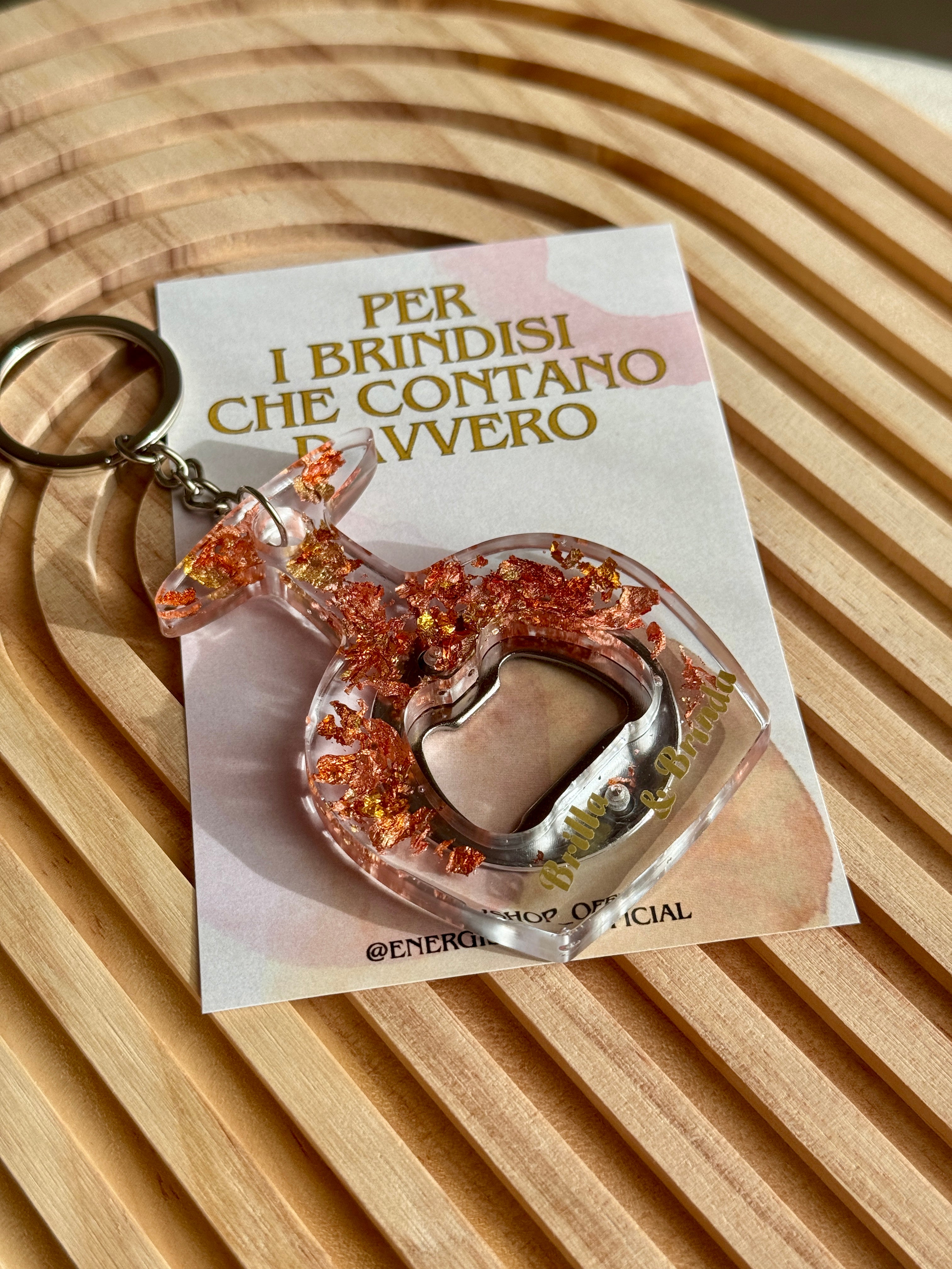 Portachiavi Apribottiglie in Resina – “Per i brindisi che contano davvero”