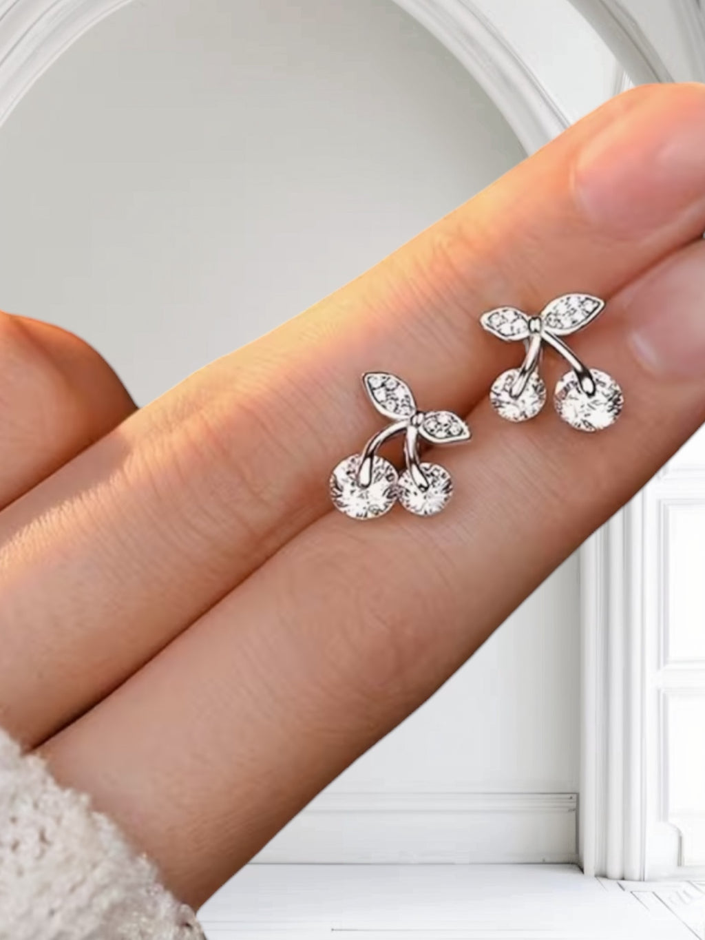 Orecchini Ciliegi in Argento 925 con Zirconi – Delicatezza e Luce