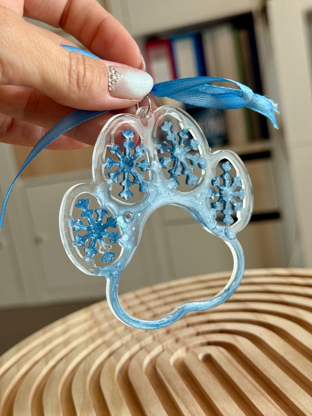 ❄️ Zampetta di Neve – Decorazione in Resina