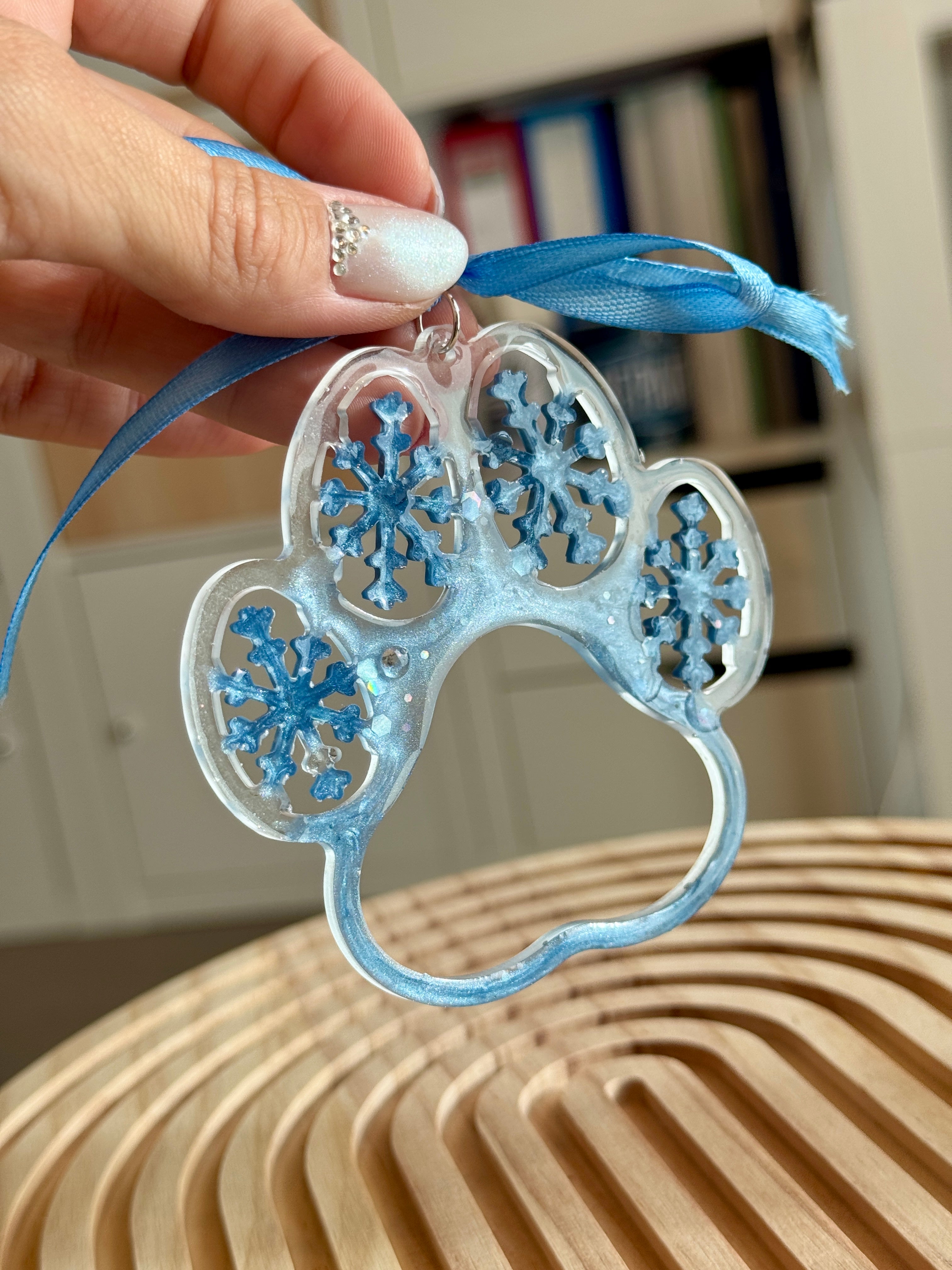 ❄️ Zampetta di Neve – Decorazione in Resina