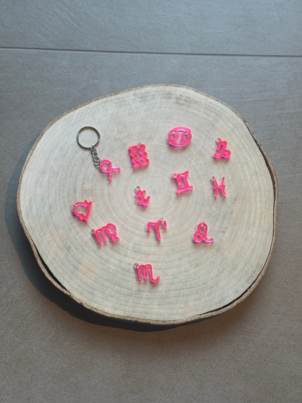 Portachiavi Segni Zodiacali – Fucsia Neon
