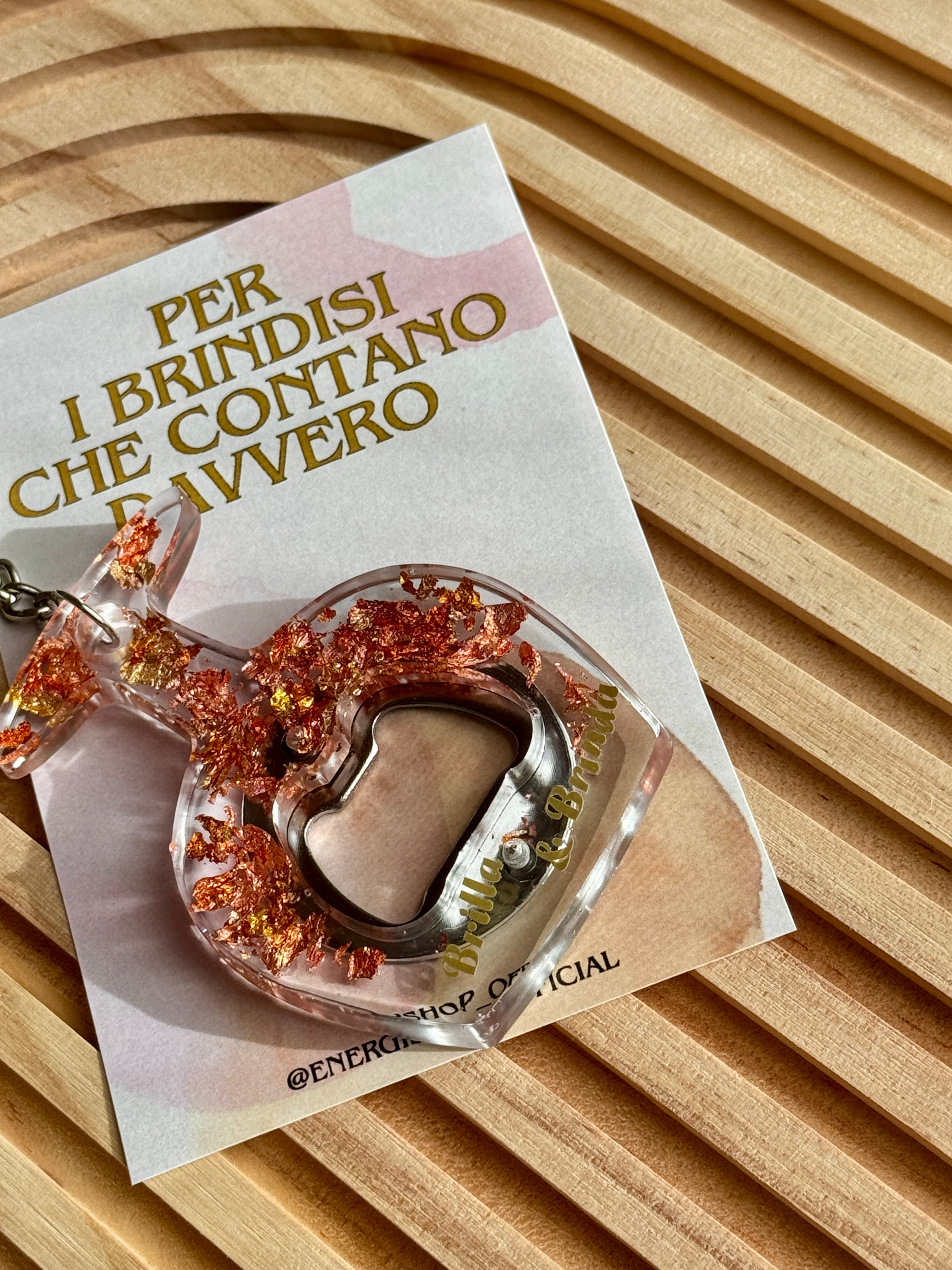 Portachiavi Apribottiglie in Resina – “Per i brindisi che contano davvero”