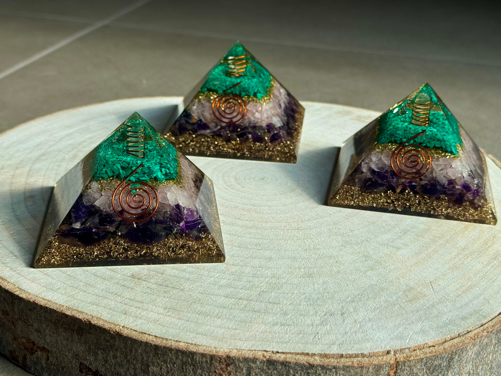 Piramide con Quarzo Rosa, Ametista e Malachite - Chakra cuore e terzo occhio