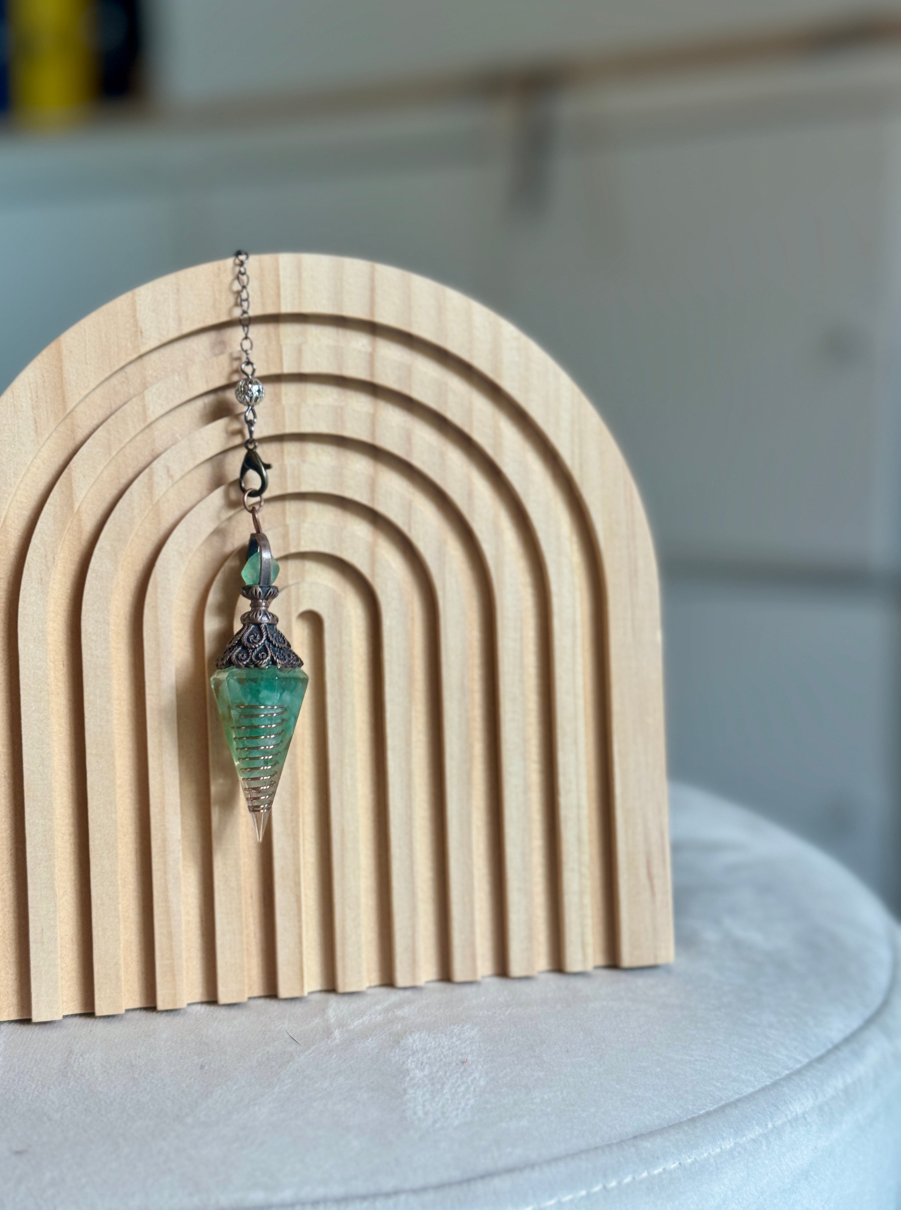 Pendolo in Pietra Naturale – Cristalli per Reiki, Divinazione e Meditazione