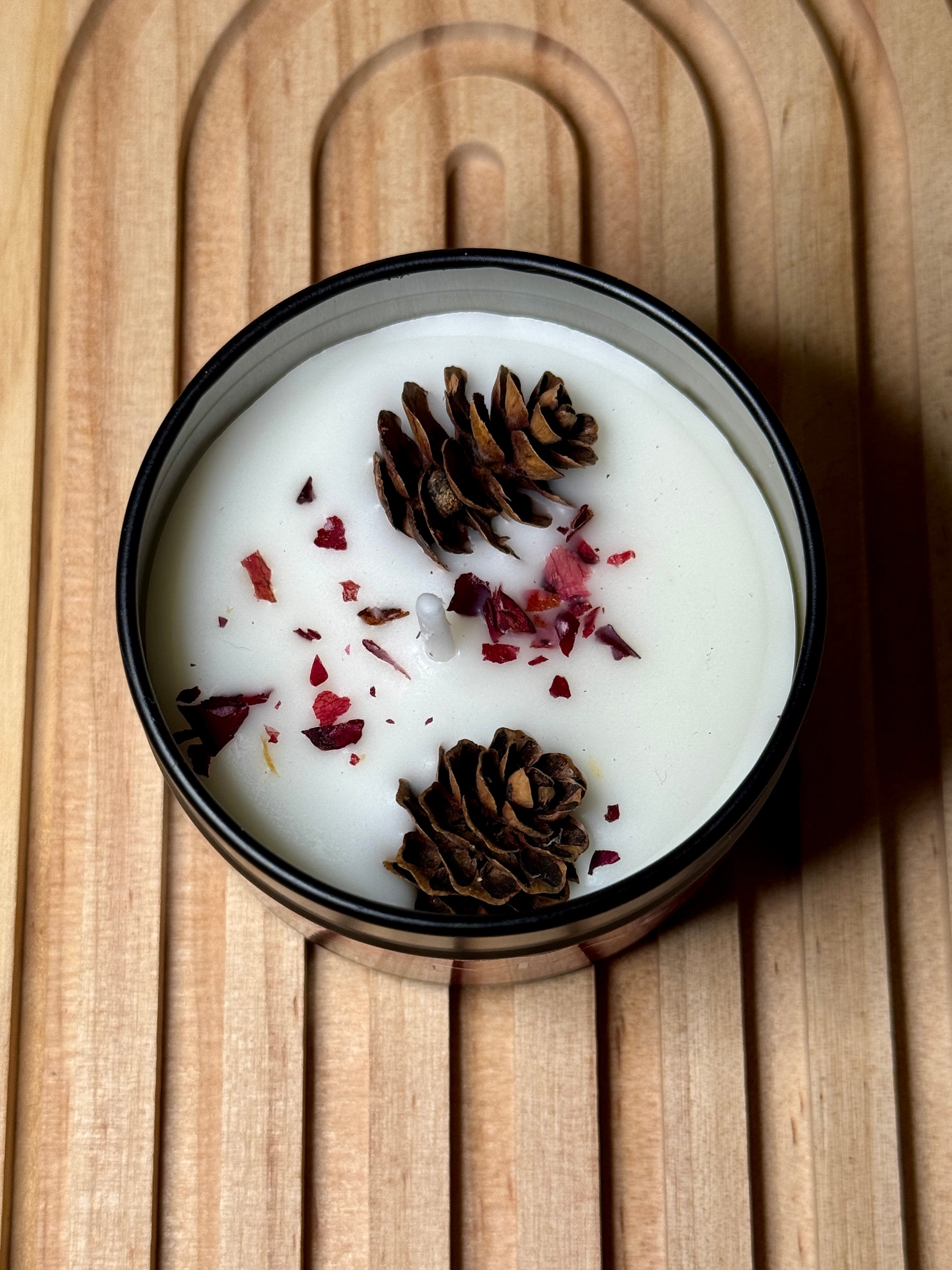 Candela Profumata al Cedro – Armonia e Calma Naturale