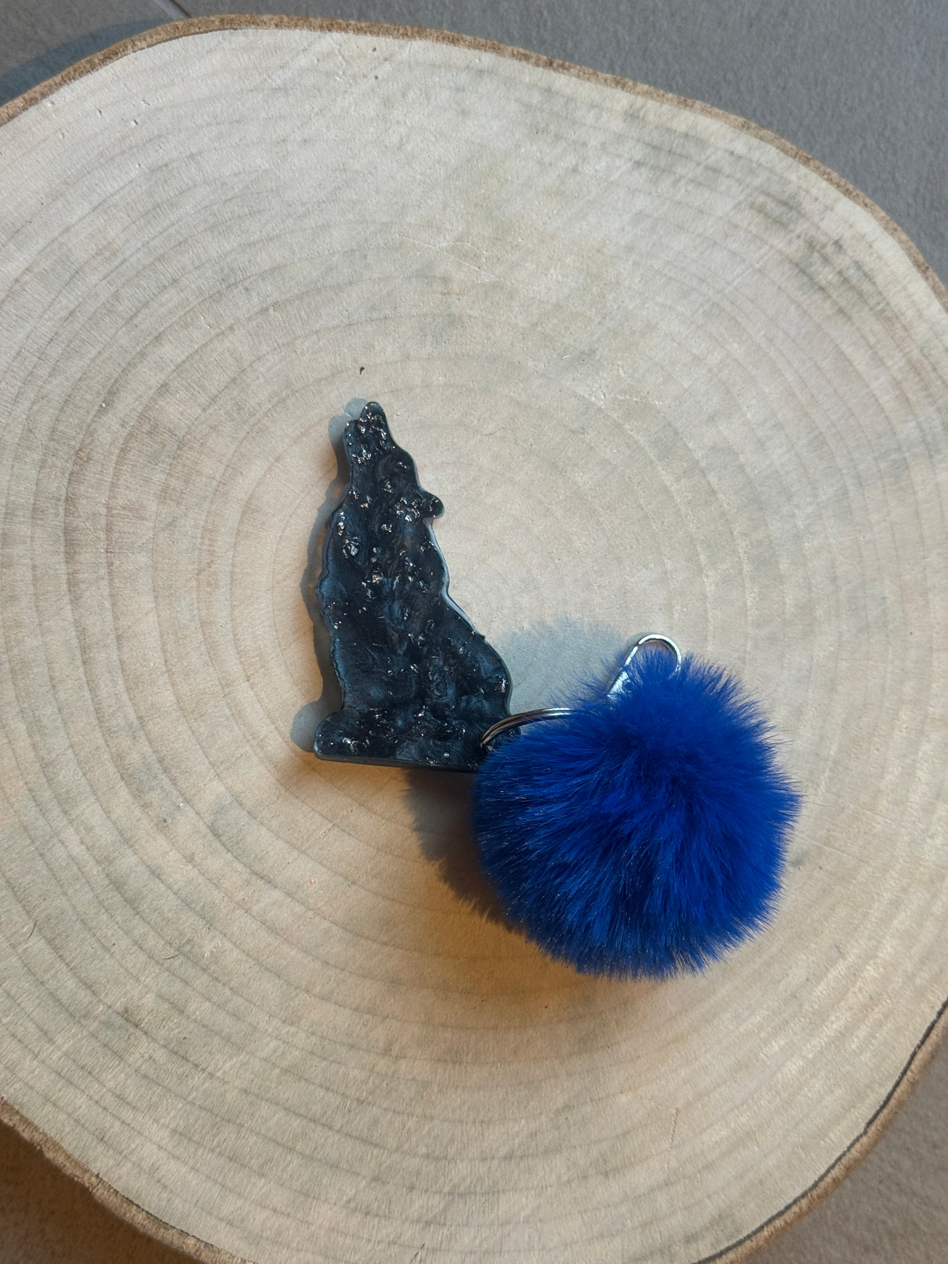 Portachiavi Lupo Notturno – Con Pompom Blu