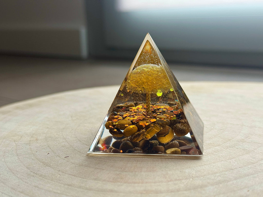 Piramide Energetica con Citrino e Occhio di Tigre - chakra plesso solare