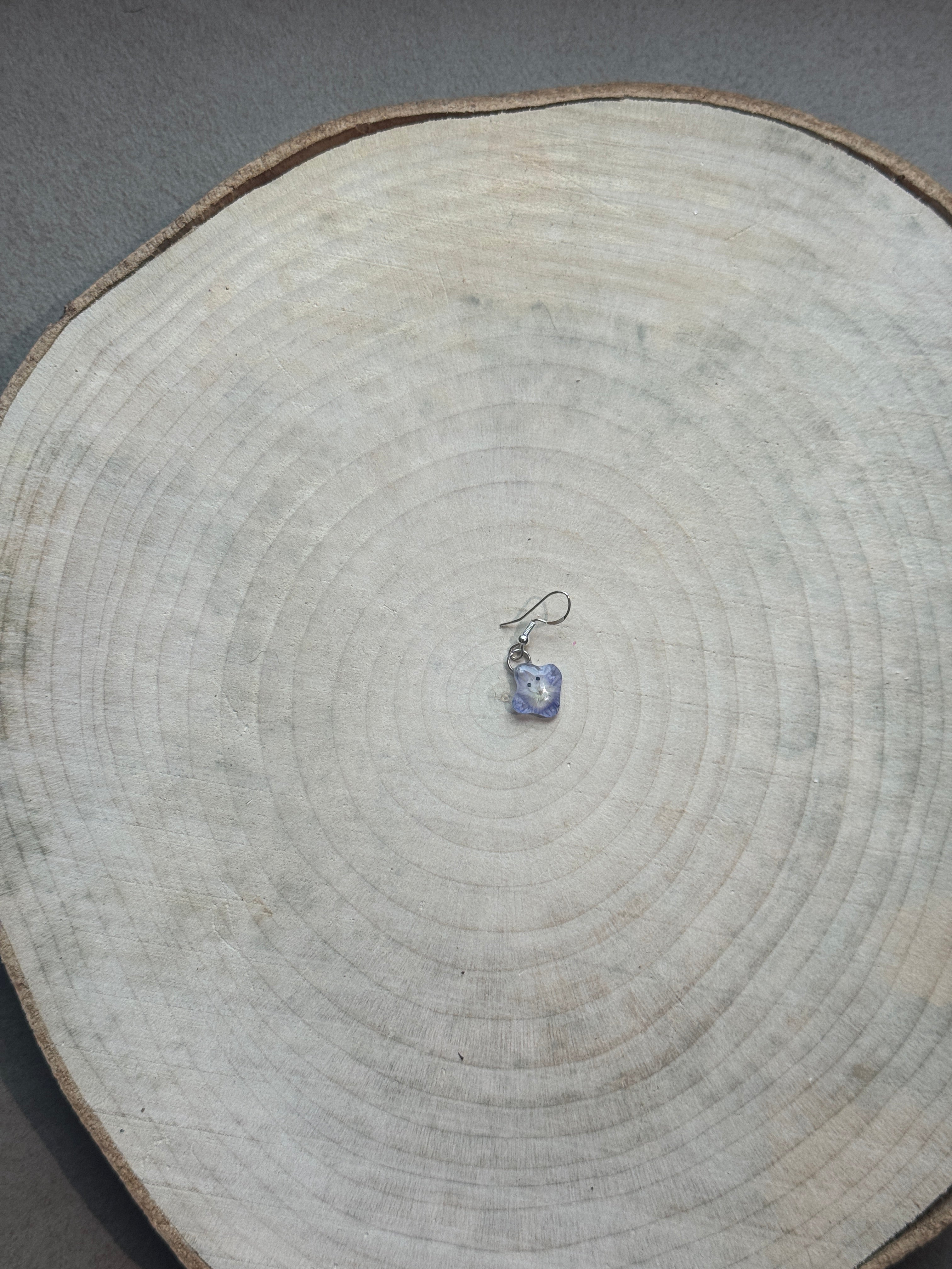 Set Orecchini Unici – Fiori, Pietre e Dettagli Romantici