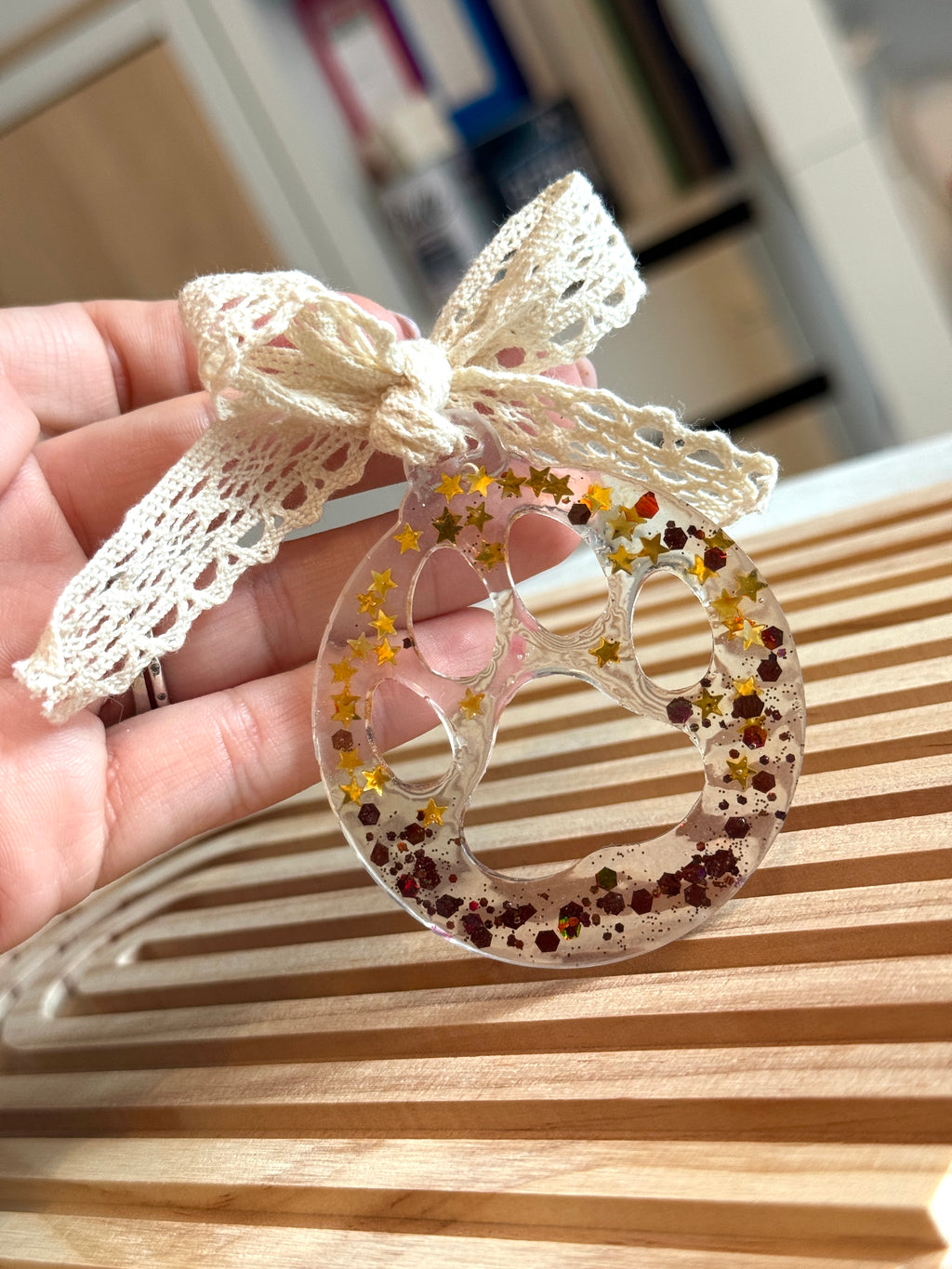 🎄 Zampa di Natale – Decorazione in Resina con Stelle Dorate ✨