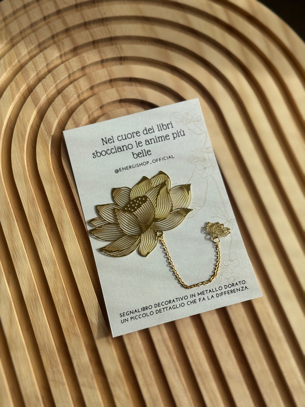 Segnalibro in Metallo Dorato – Per anime che sbocciano tra le pagine