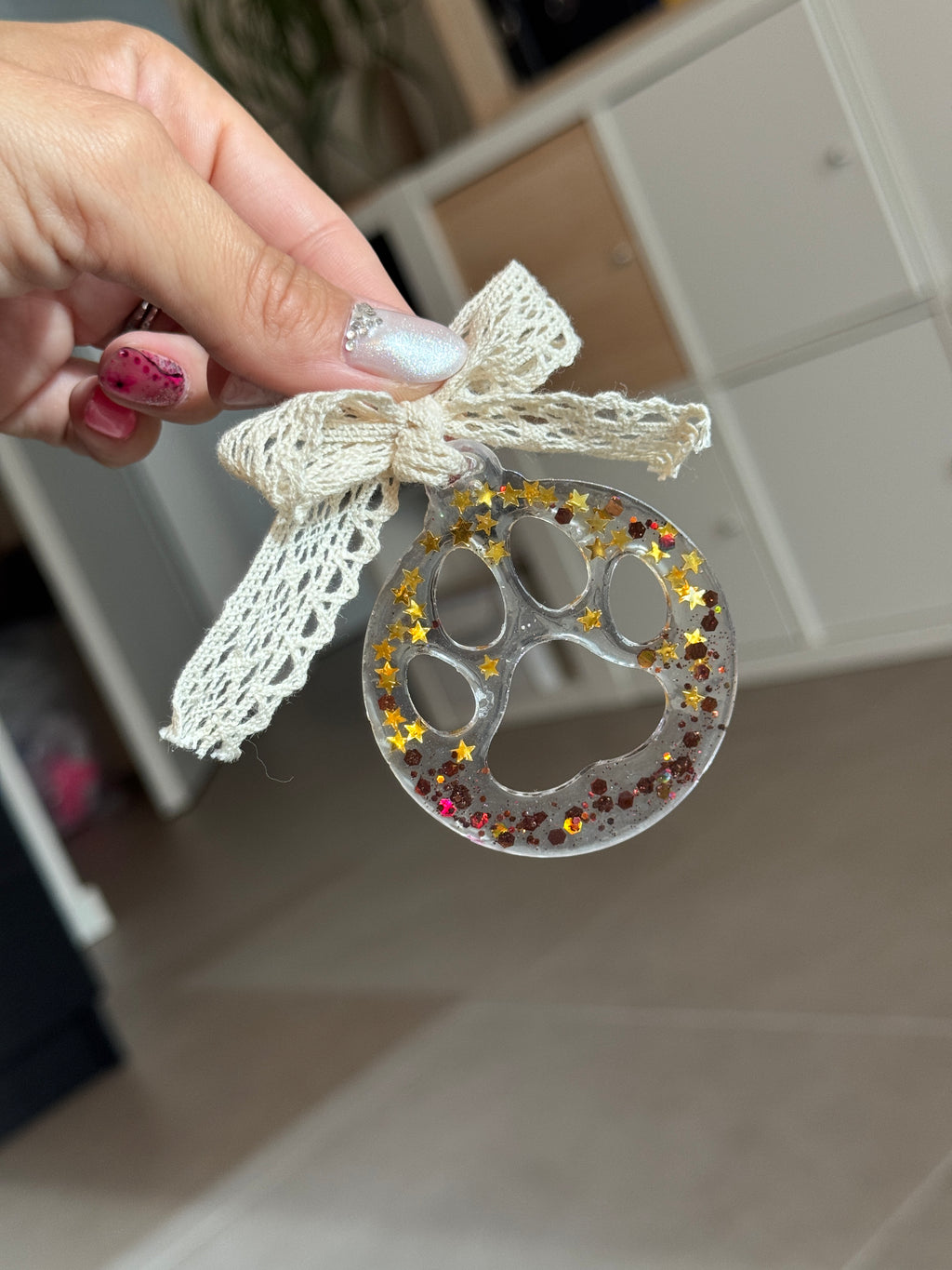 🎄 Zampa di Natale – Decorazione in Resina con Stelle Dorate ✨