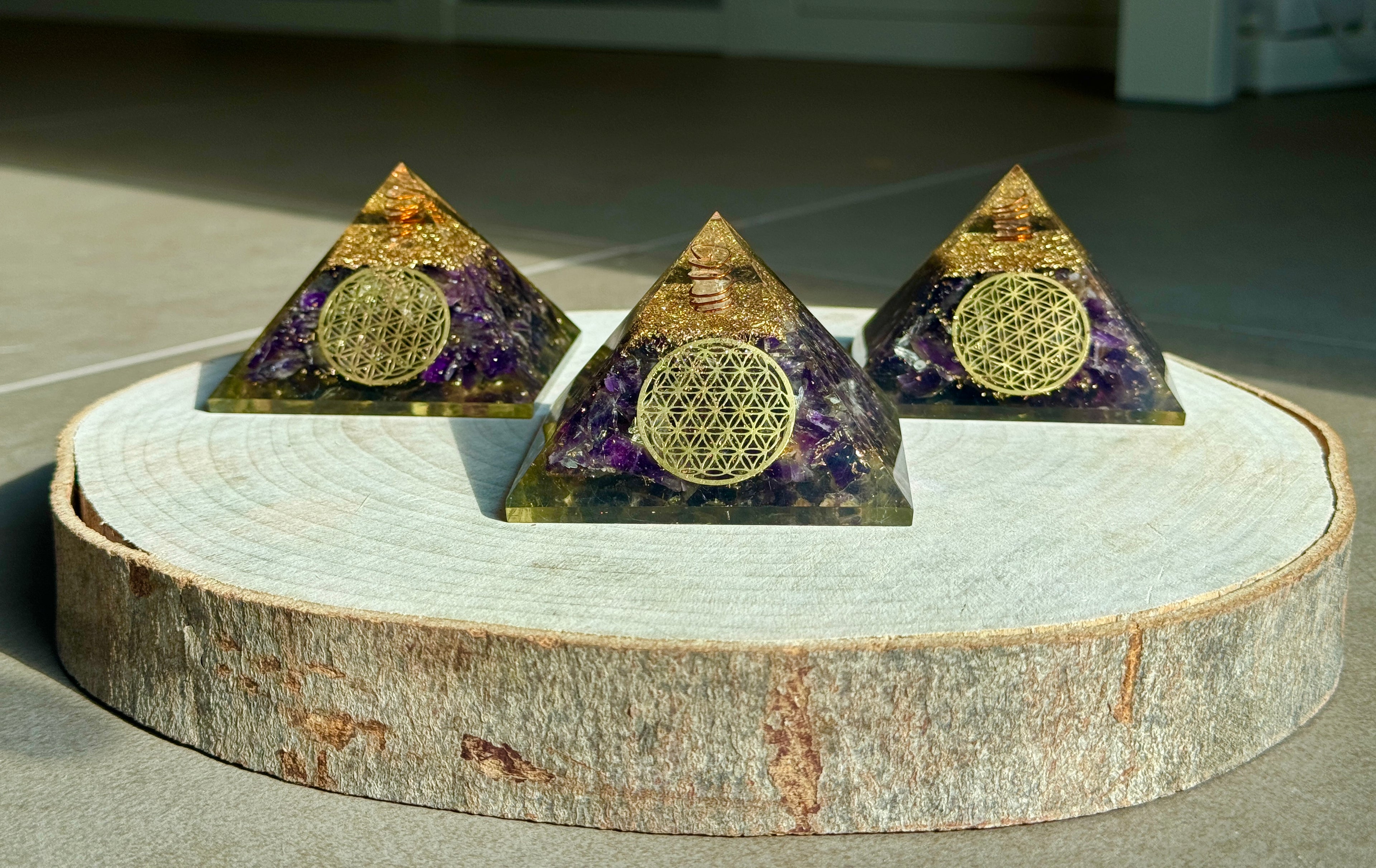 Piramide con Ametista – Chakra della Corona