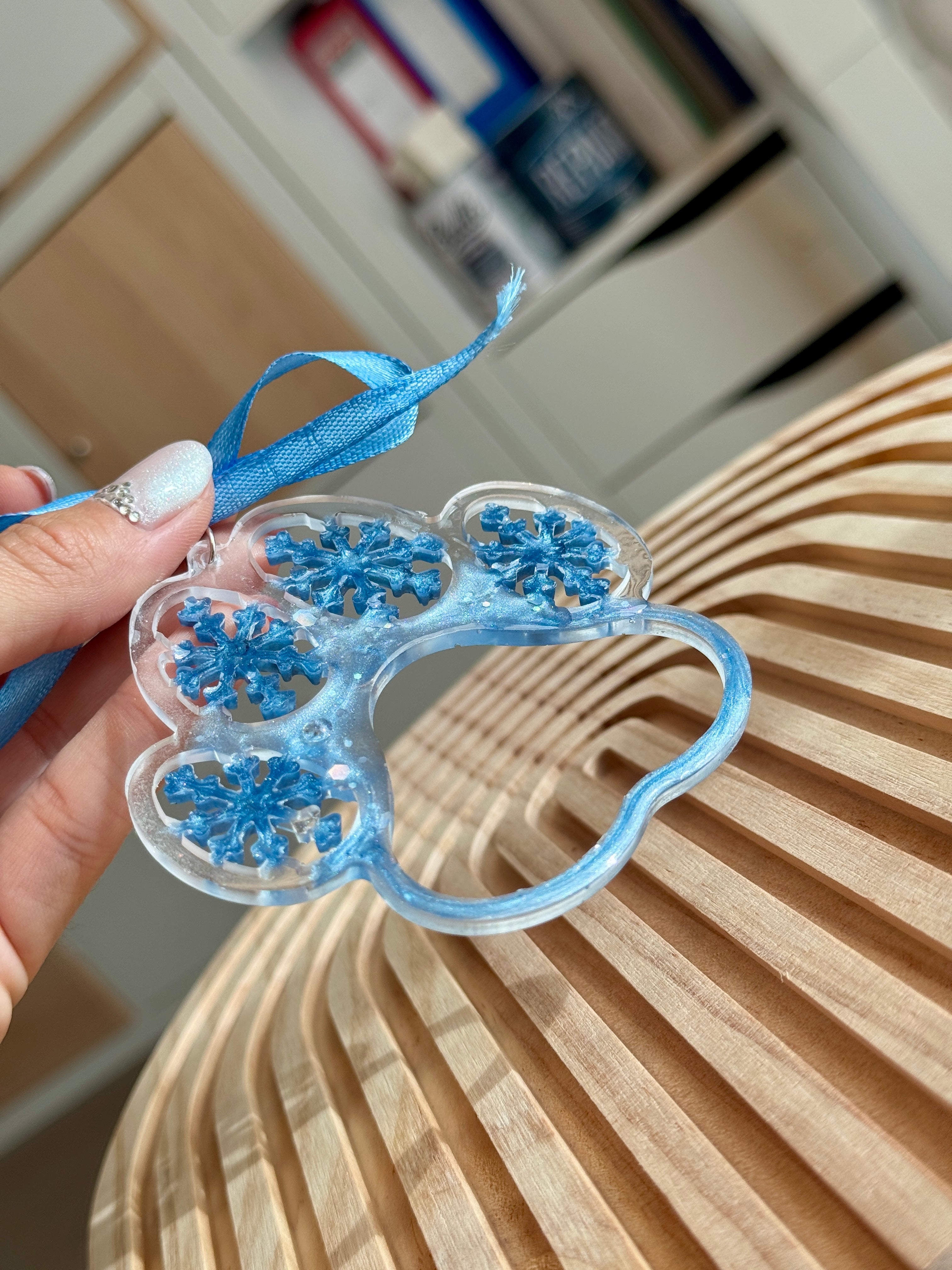 ❄️ Zampetta di Neve – Decorazione in Resina