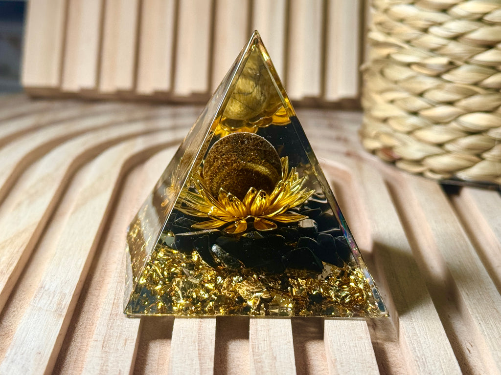 Piramide in Ossidiana e Occhio di Tigre – Chakra del Plesso Solare (Manipura)