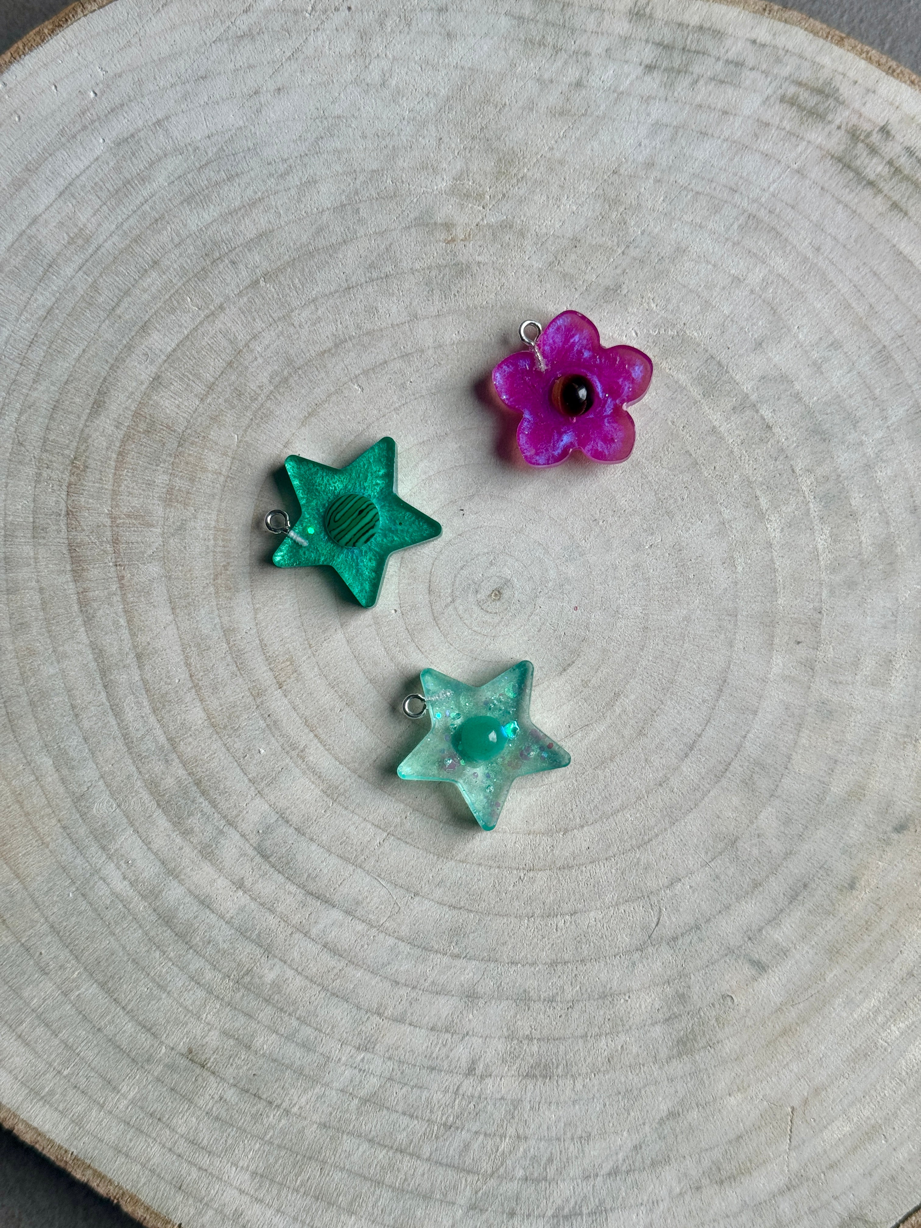 Charm per Collari – Pezzi Unici con occhio di tigre avventurina e malachite