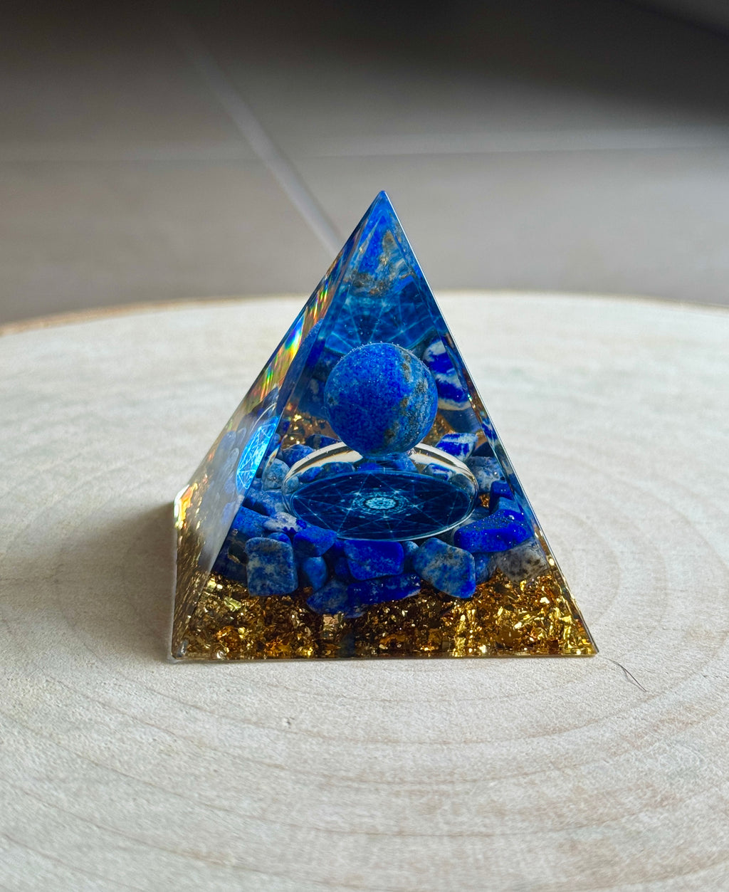 Piramide con Lapis Lazuli - chakra del terzo occhio e gola