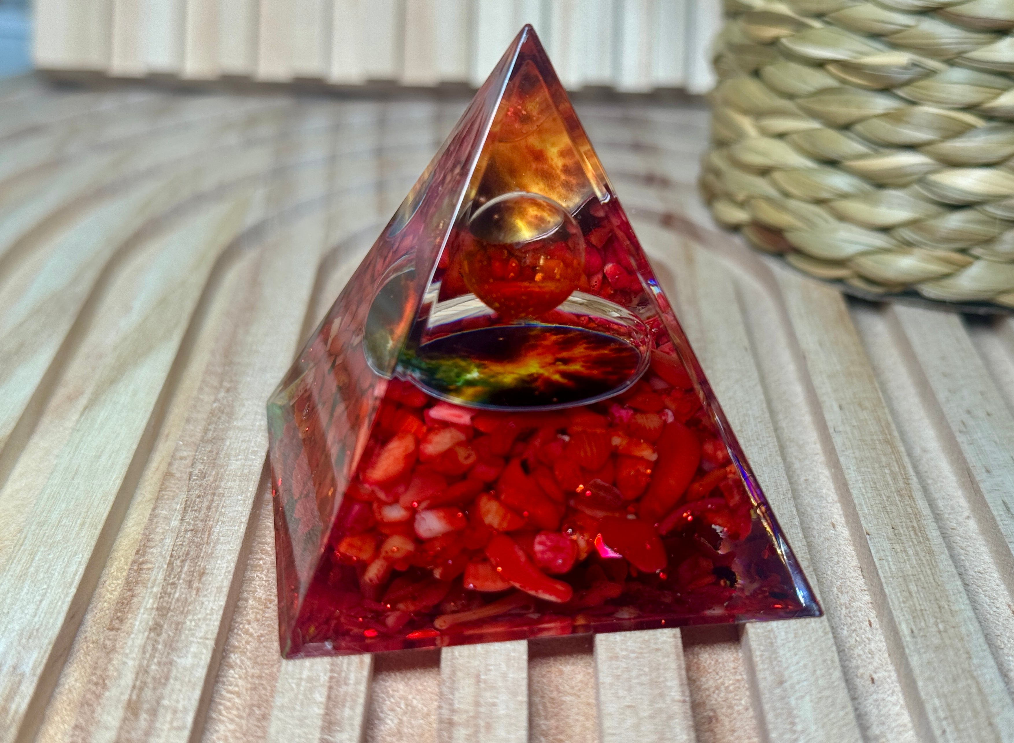 Piramide in Corallo Rosso – Chakra della Radice (Muladhara)