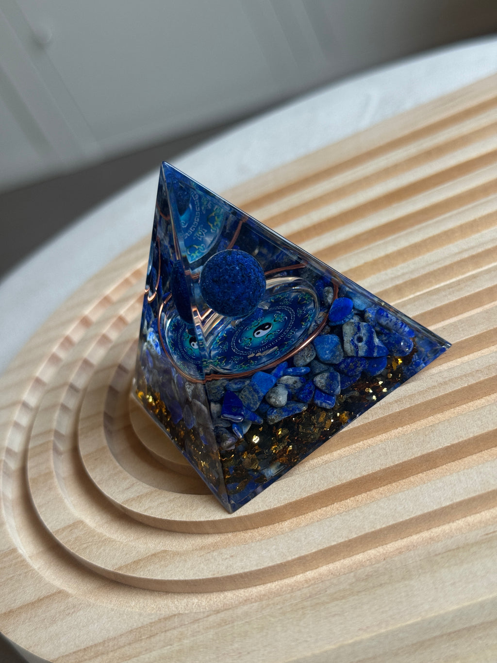 Piramide in Lapis Lazuli – Chakra del Terzo Occhio  e della Gola