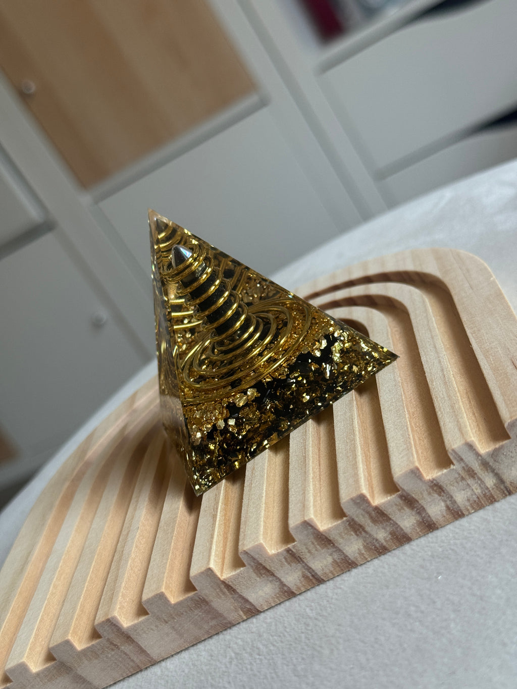 Piramide in Ossidiana Nera – Chakra della Radice (Muladhara)