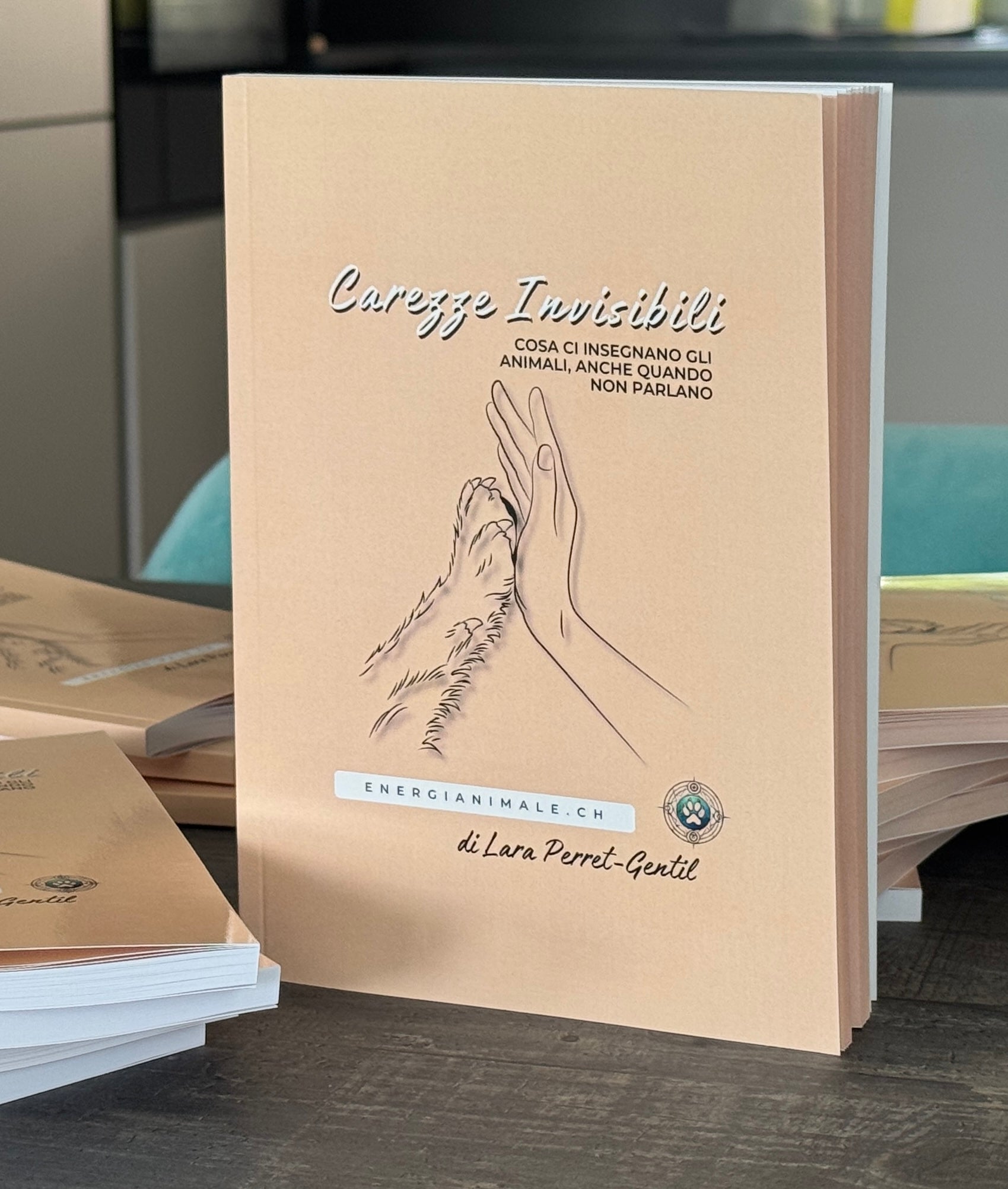 Carezze invisibili - Cosa ci insegnano gli animali, anche quando non parlano