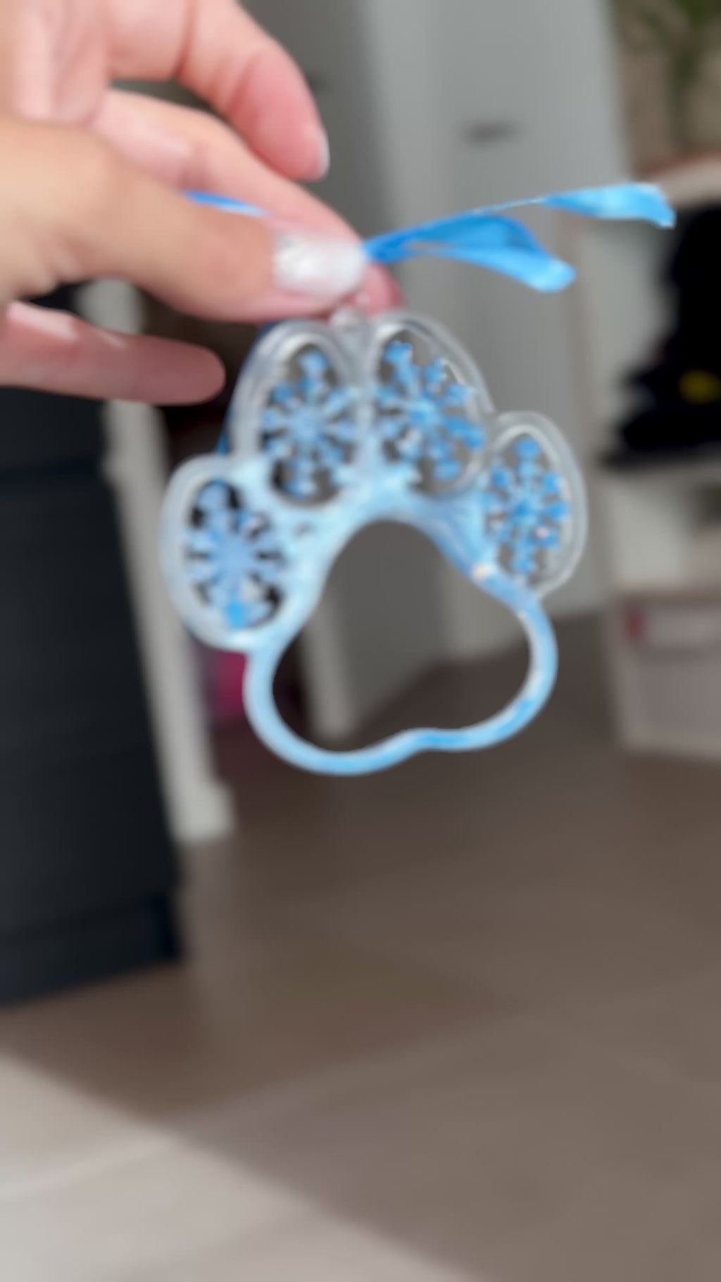 ❄️ Zampetta di Neve – Decorazione in Resina