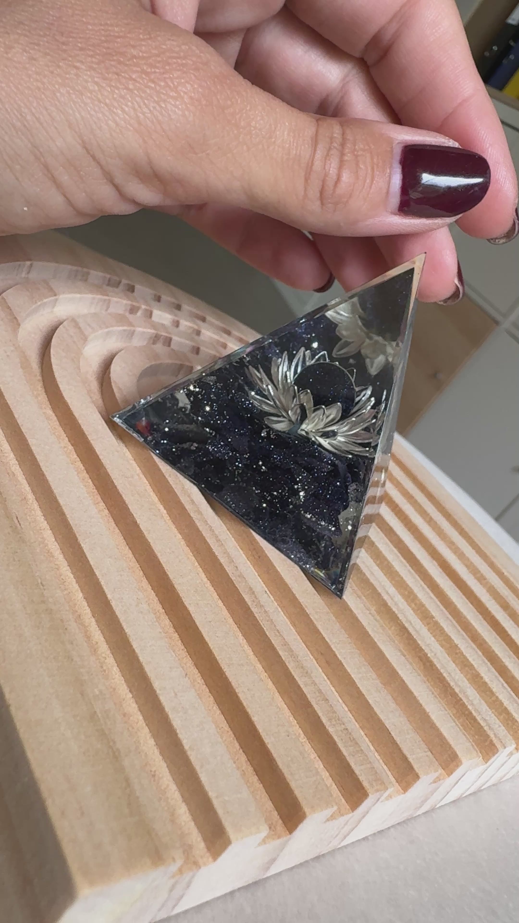 Piramide Blu con Fiore di Loto – Chakra della Gola