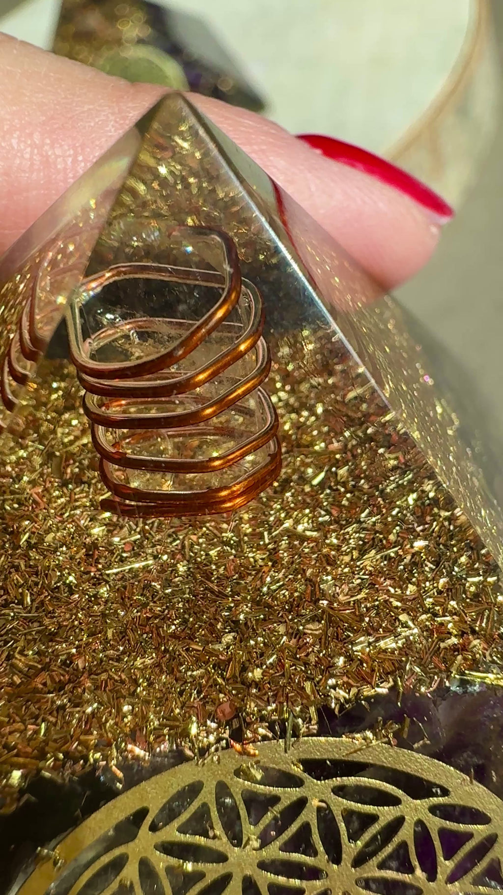 Piramide con Ametista – Chakra della Corona