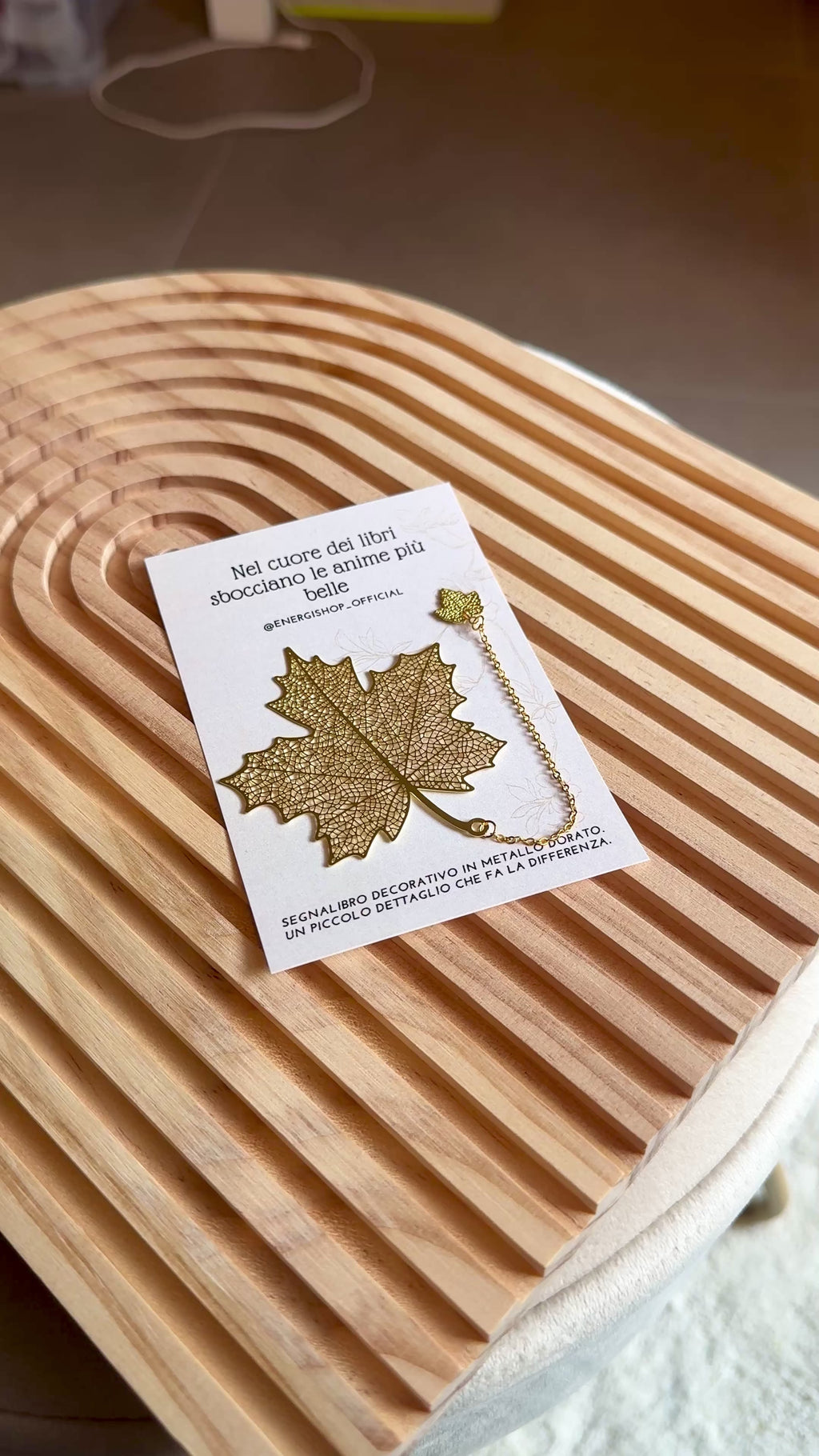Segnalibro in Metallo Dorato – Per anime che sbocciano tra le pagine
