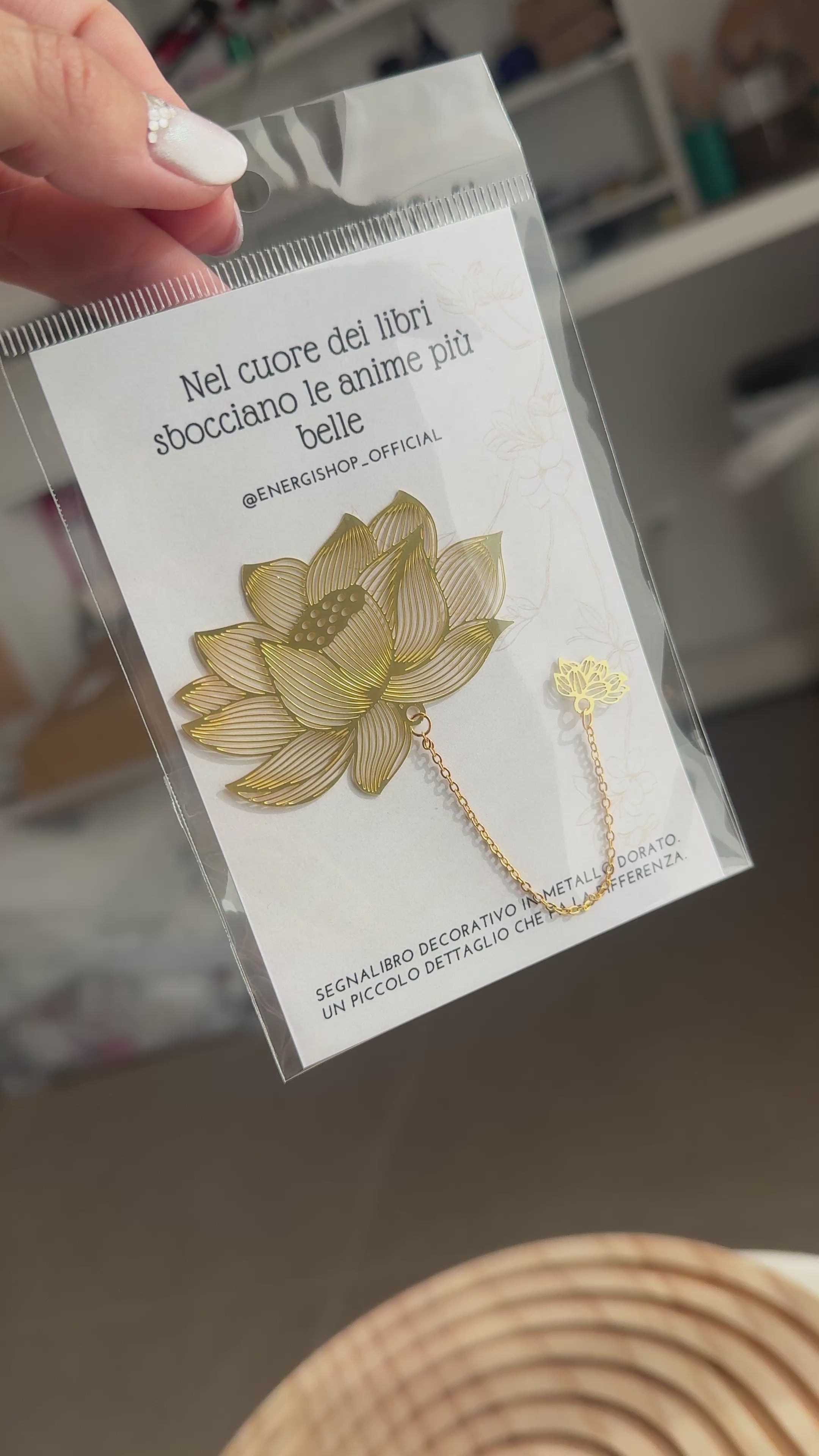 Segnalibro in Metallo Dorato – Per anime che sbocciano tra le pagine