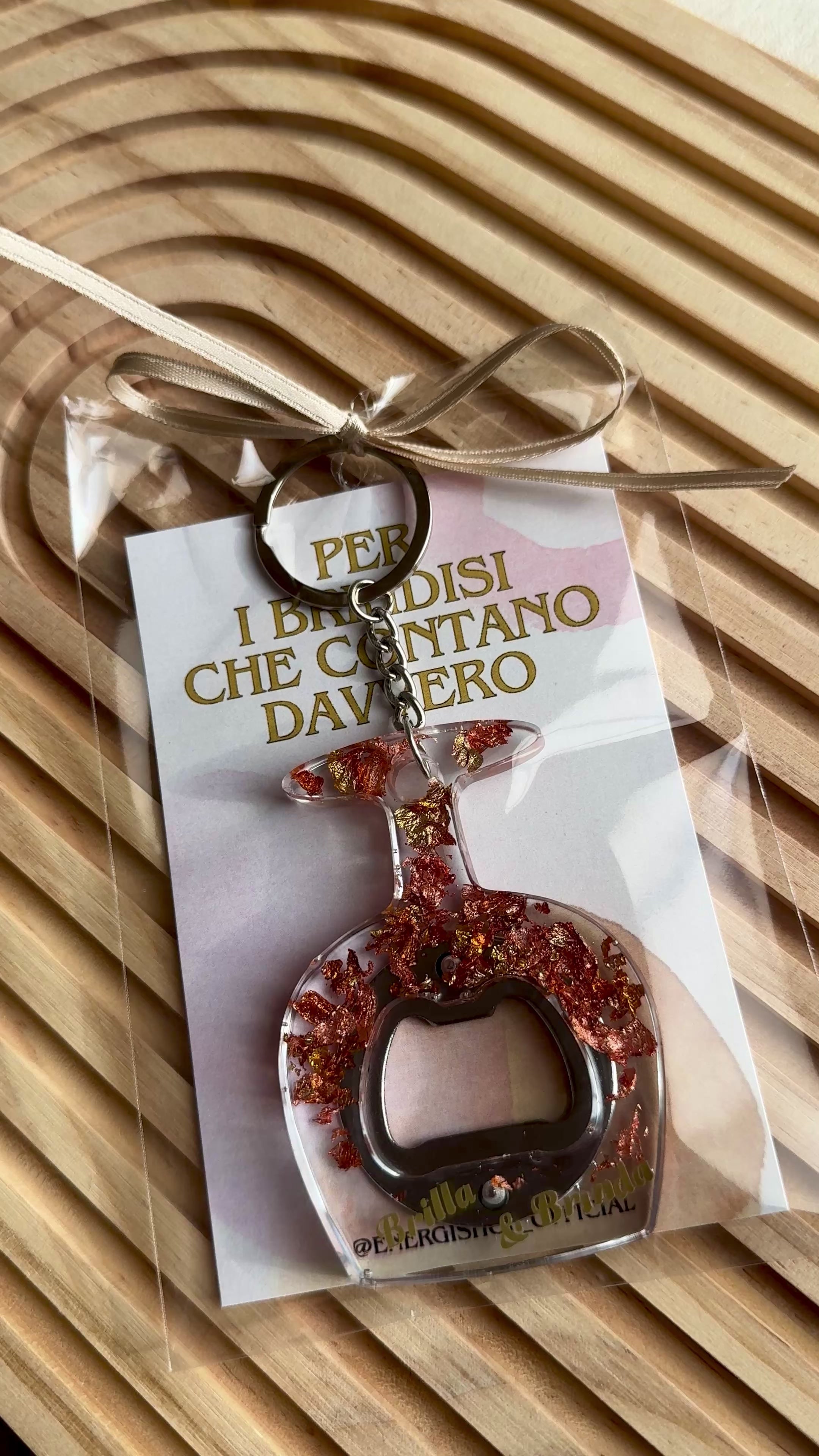 Portachiavi Apribottiglie in Resina – “Per i brindisi che contano davvero”