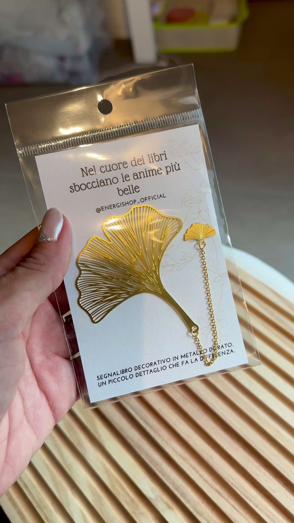 Segnalibro in Metallo Dorato – Per anime che sbocciano tra le pagine