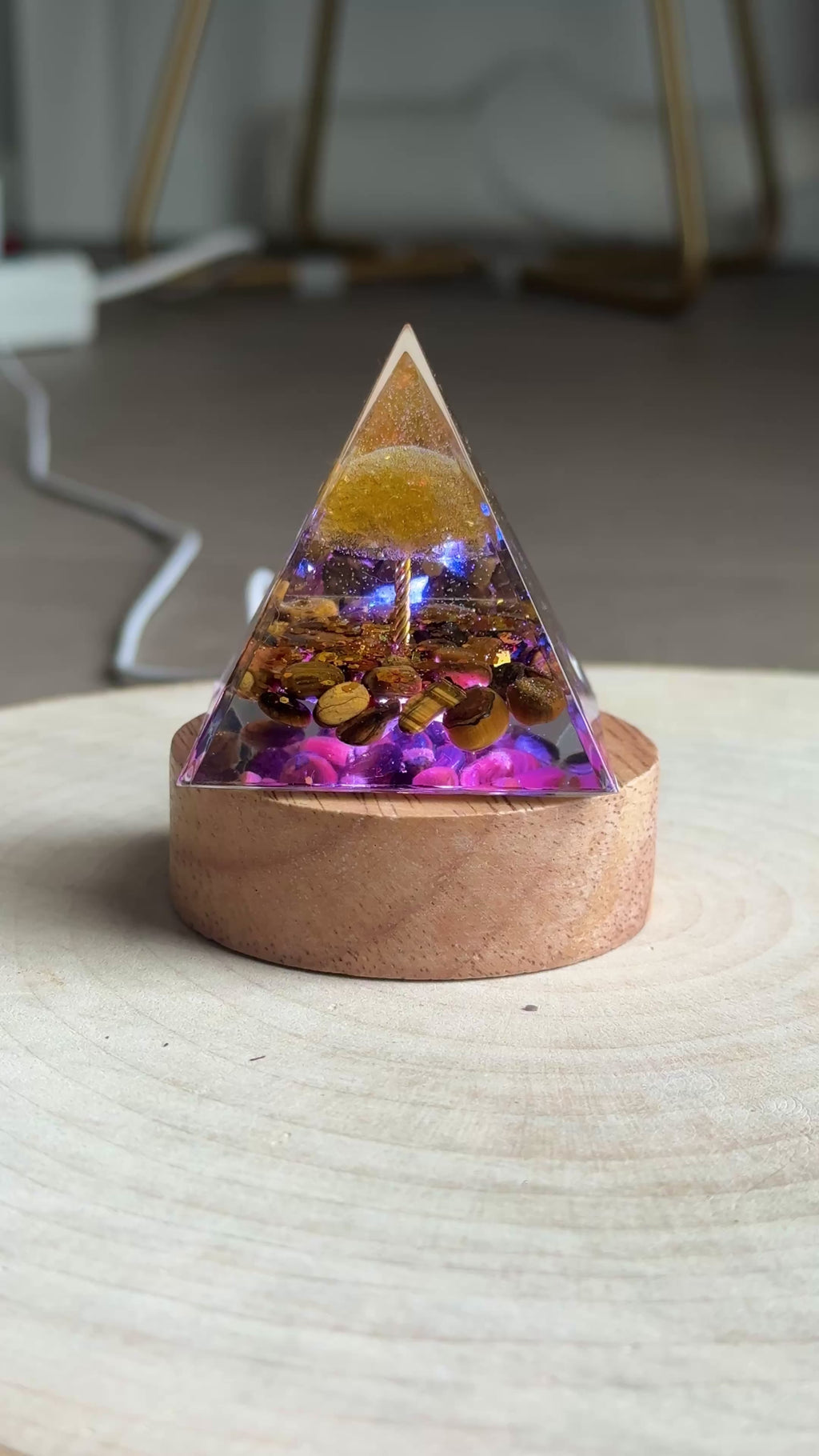 Piramide Energetica con Citrino e Occhio di Tigre - chakra plesso solare