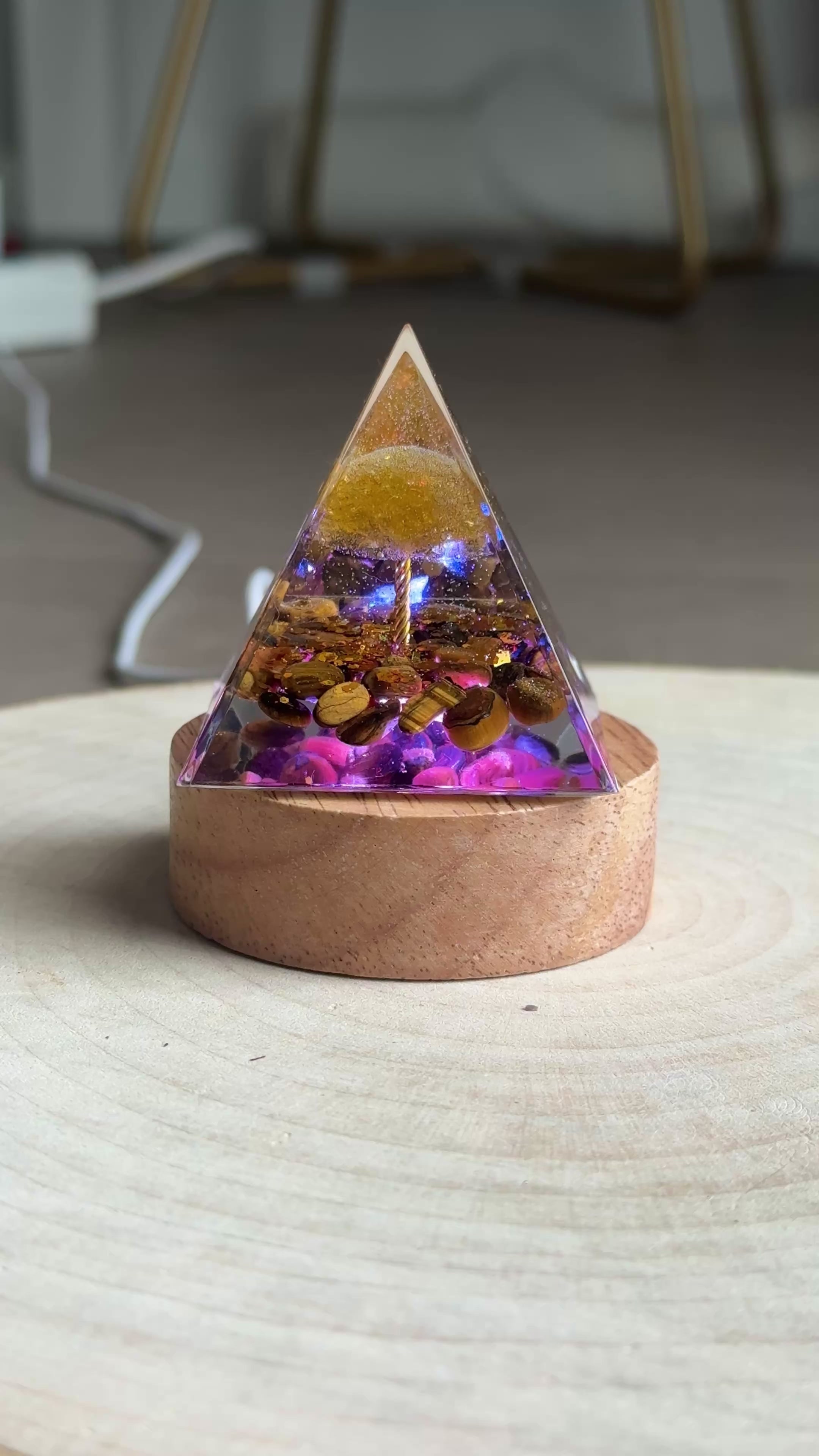 Piramide Energetica con Citrino e Occhio di Tigre - chakra plesso solare