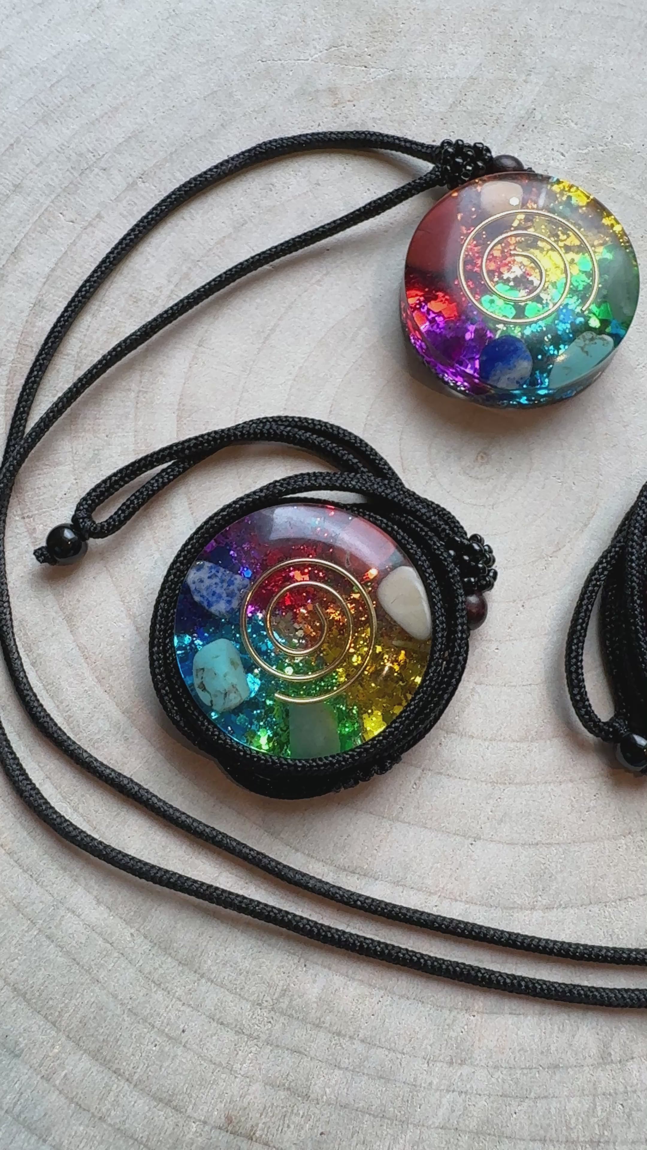 Ciondolo Chakra con Spirale Dorata