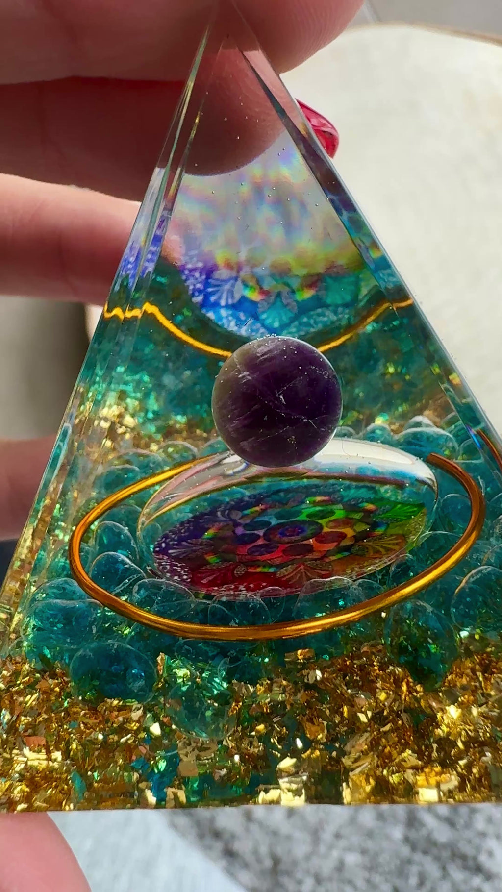 Piramide con Ametista - chakra della corona e terzo occhio