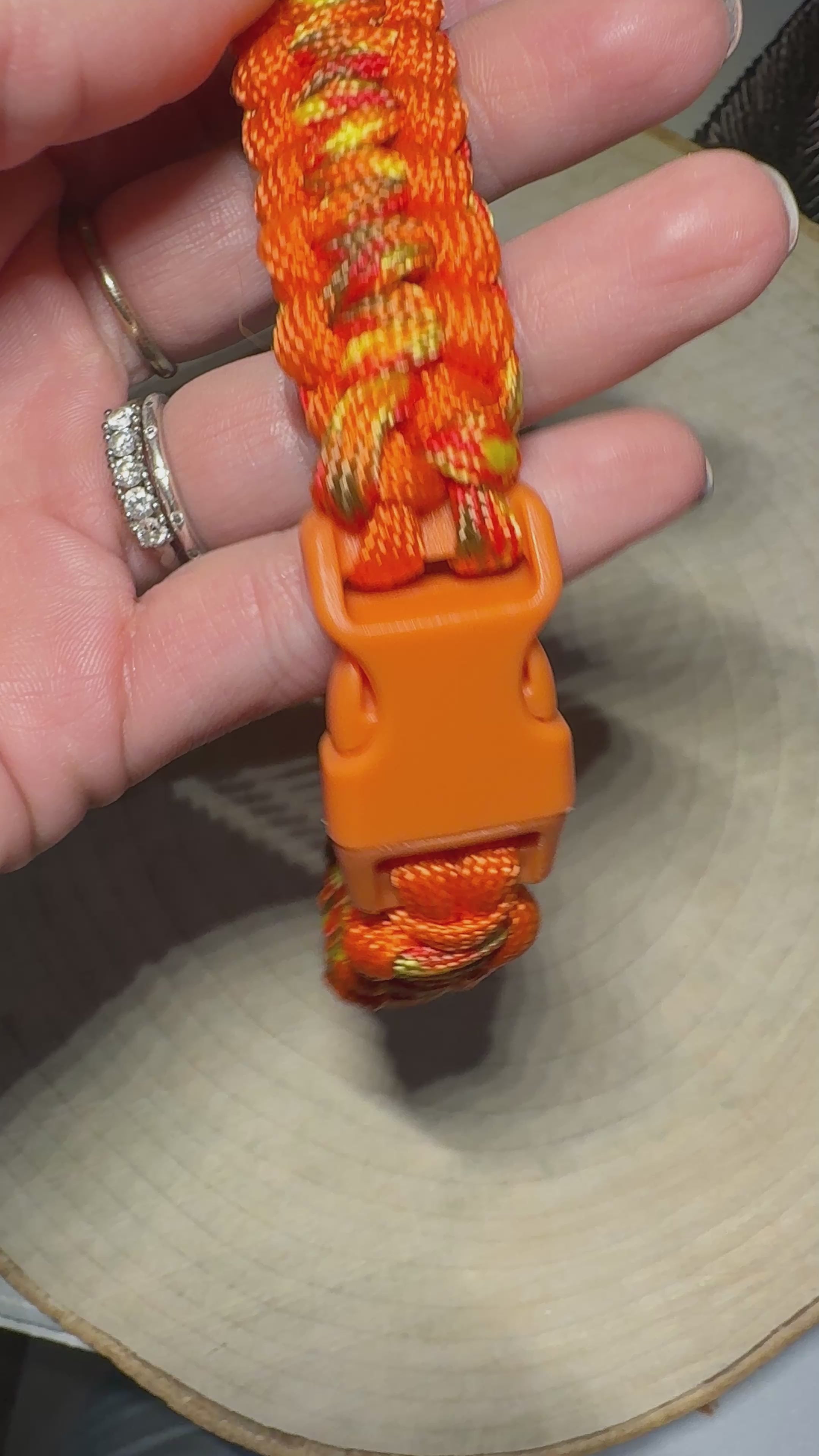 Collare in Paracord con Charm (42cm)