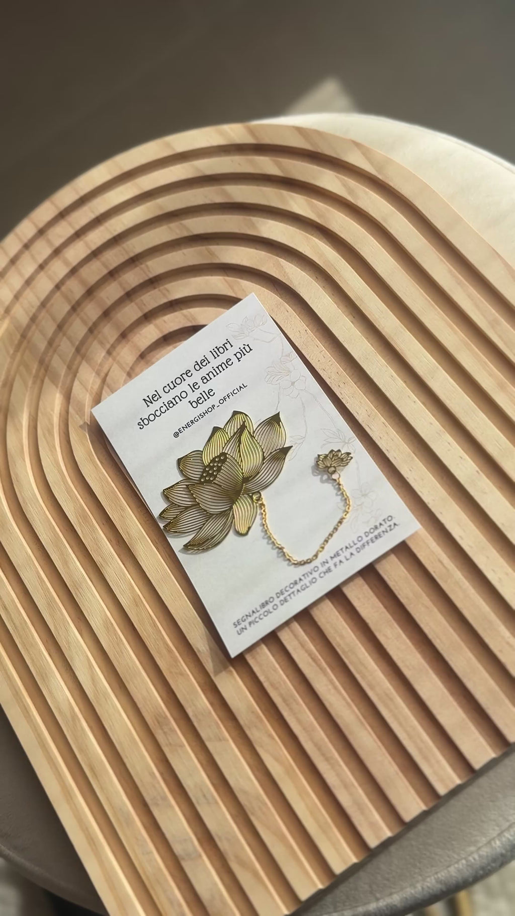 Segnalibro in Metallo Dorato – Per anime che sbocciano tra le pagine