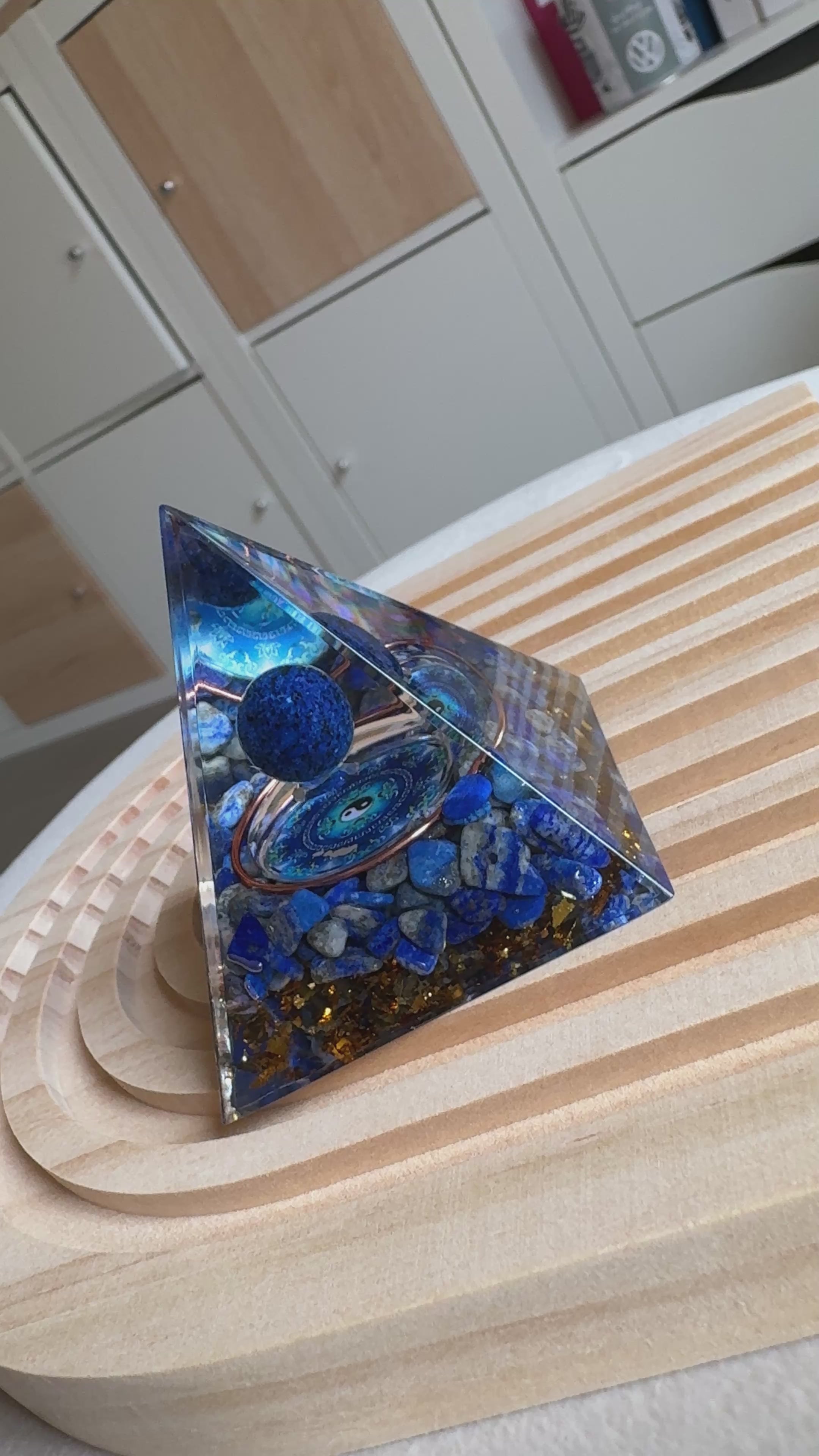 Piramide in Lapis Lazuli – Chakra del Terzo Occhio  e della Gola