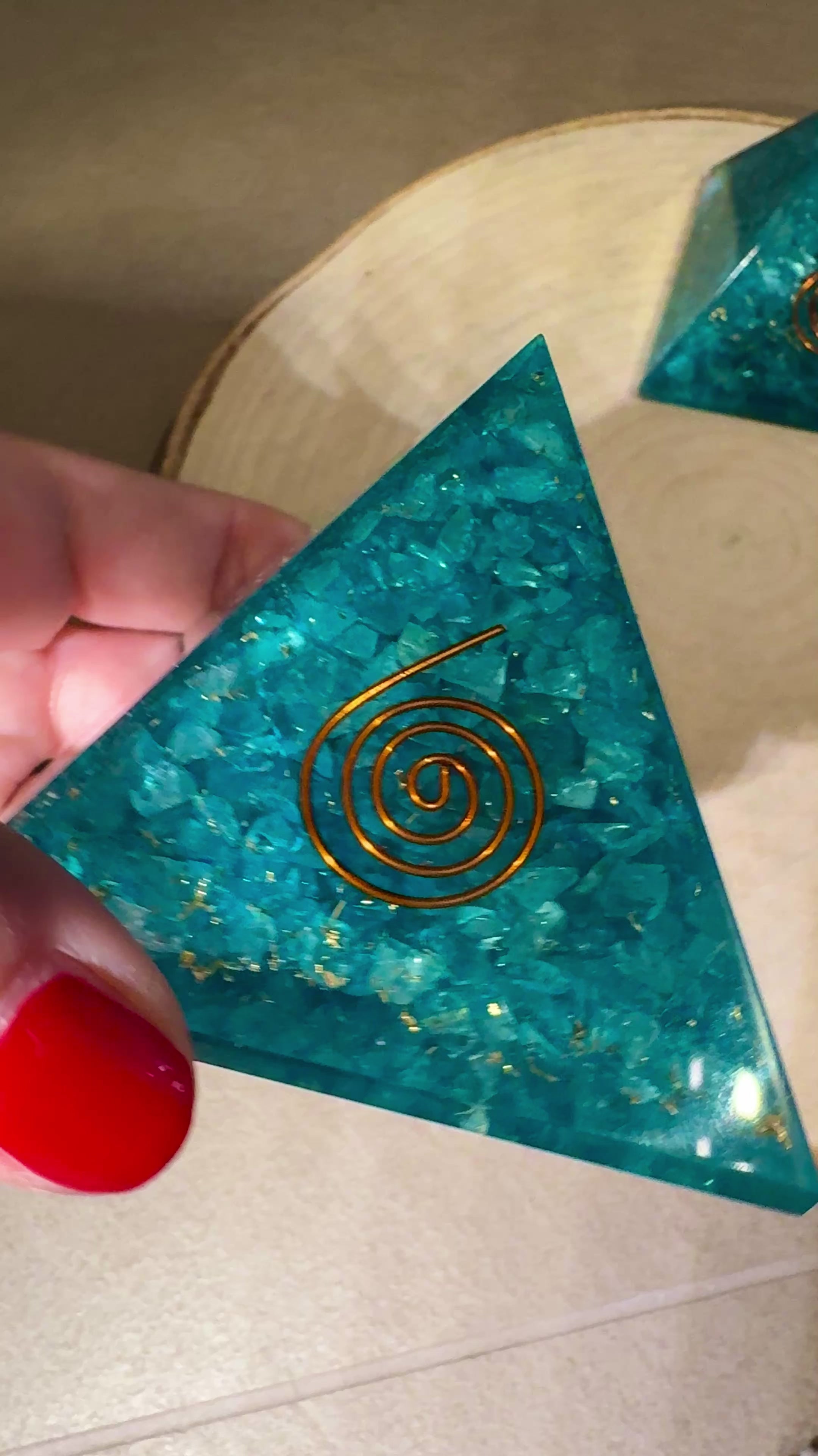 Piramide con Acquamarina - Chakra della gola