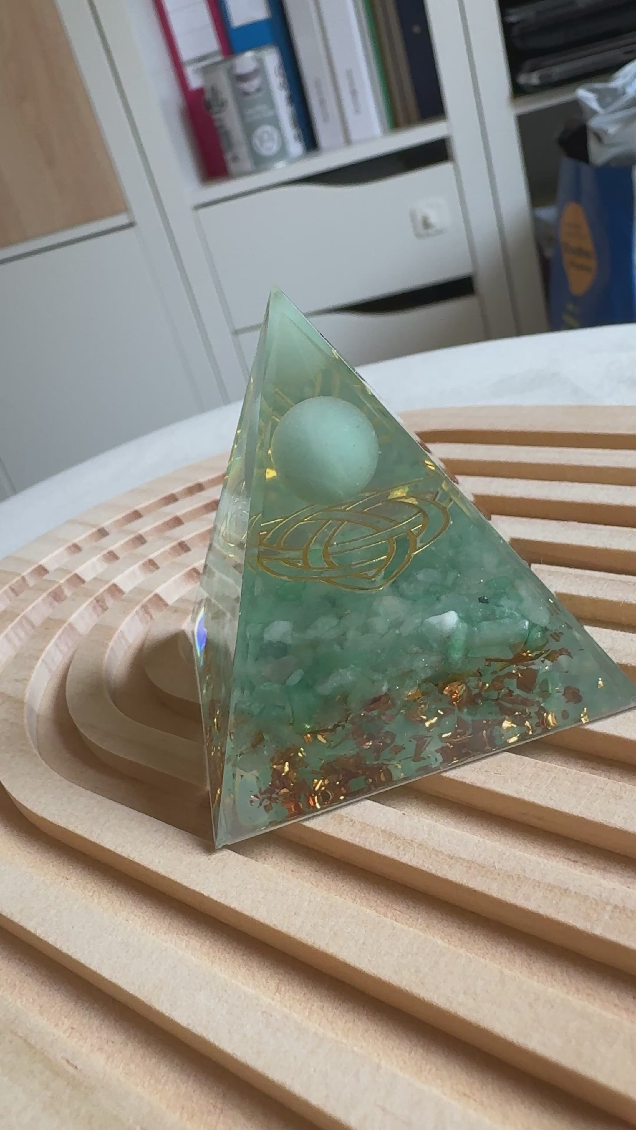 Piramide in Avventurina Verde – Chakra del Cuore (Anahata)