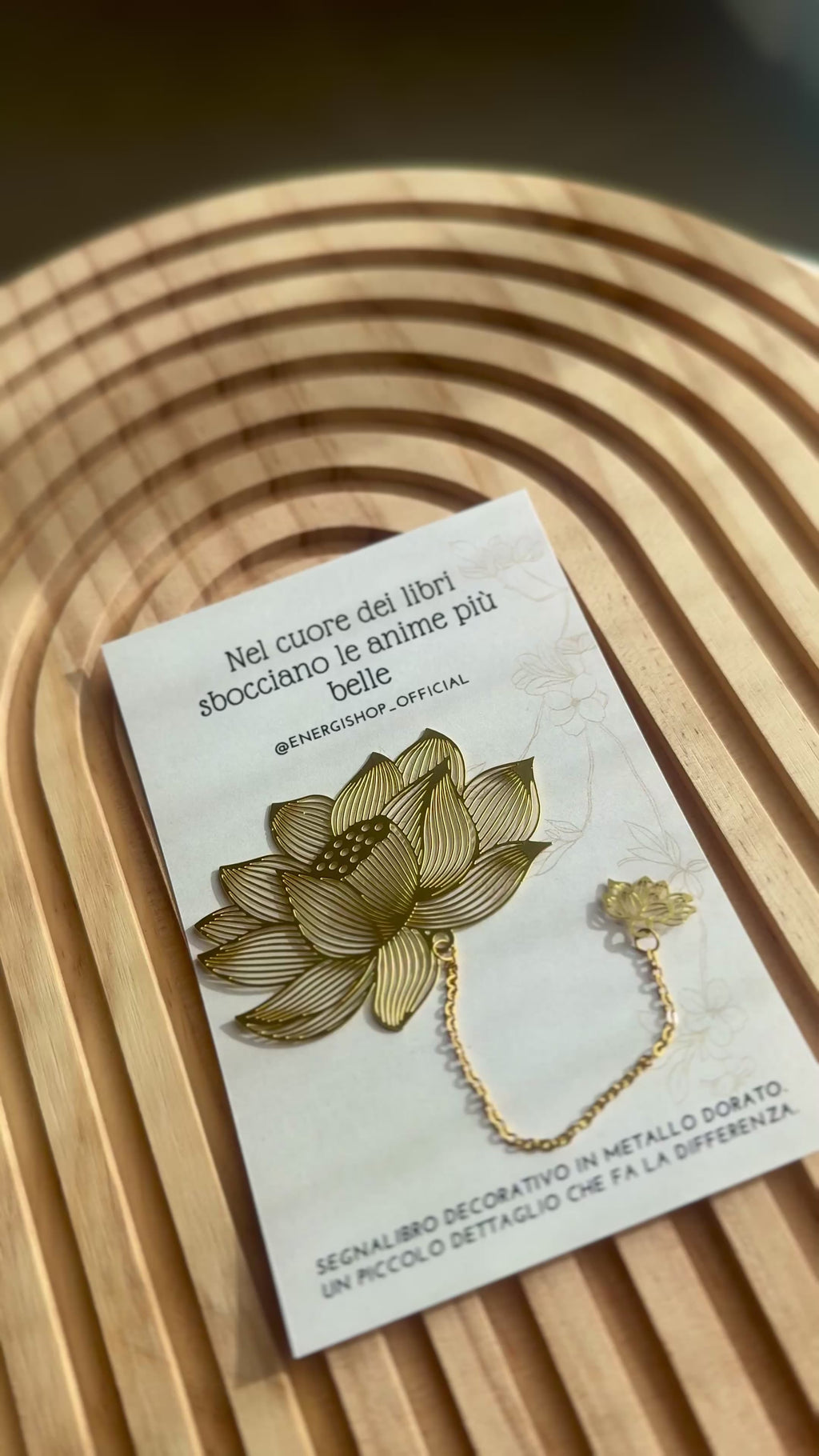 Segnalibro in Metallo Dorato – Per anime che sbocciano tra le pagine