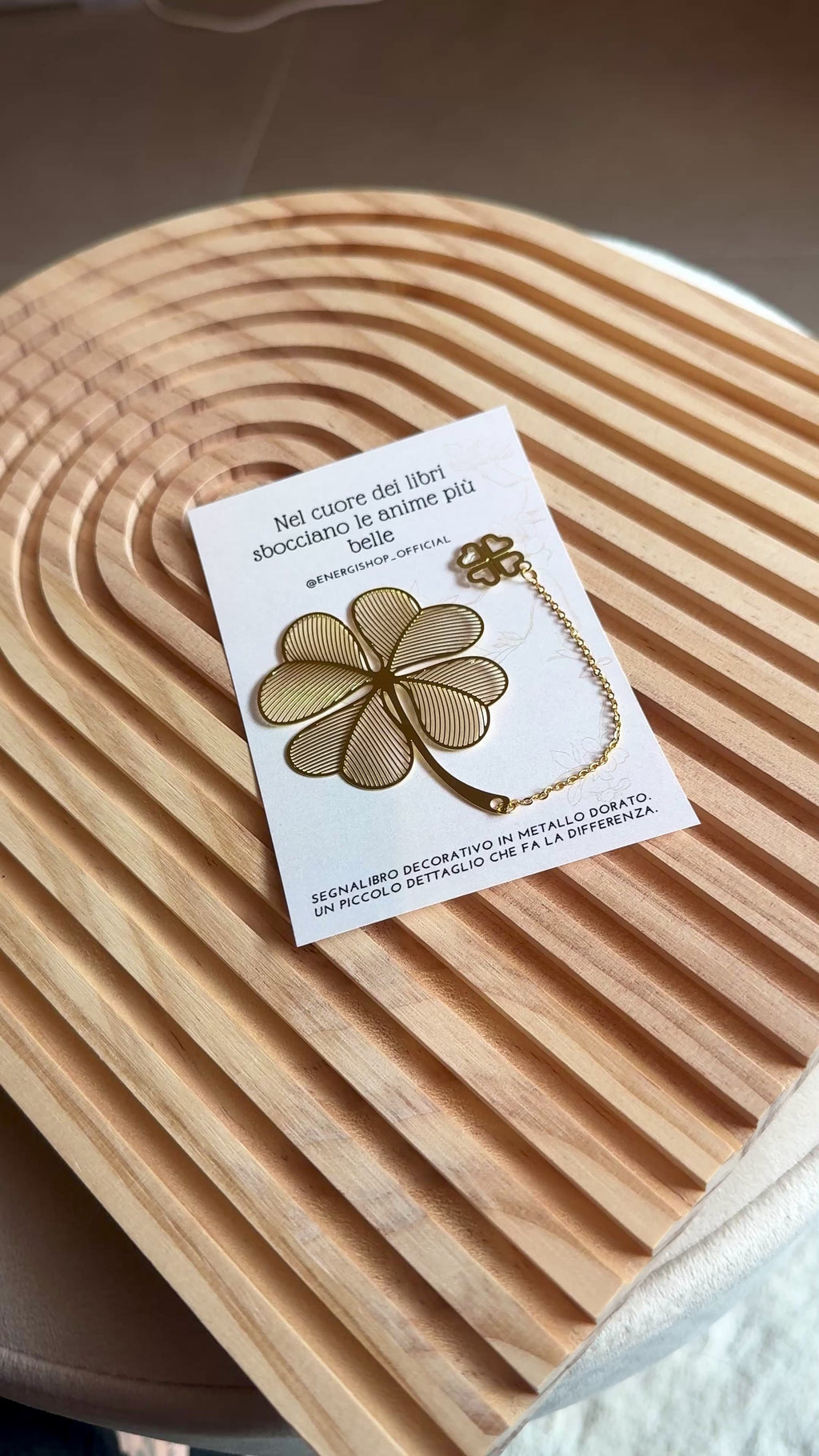 Segnalibro in Metallo Dorato – Per anime che sbocciano tra le pagine